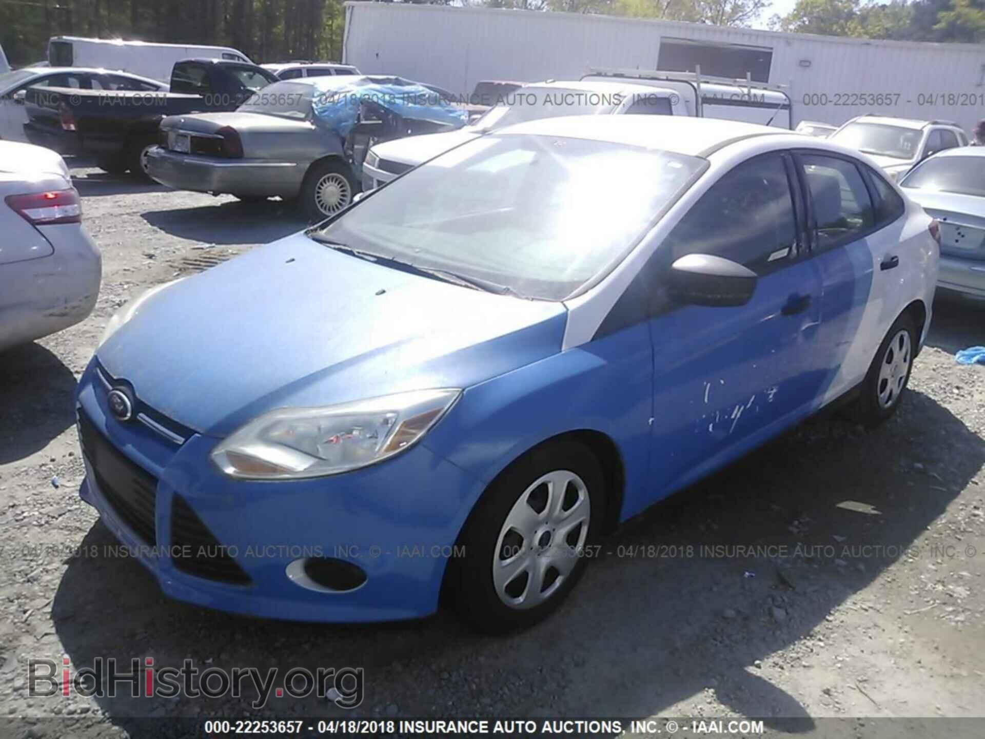 2012 Ford Focus - VIN: 1FAHP3E24CL415292 - Photo 2