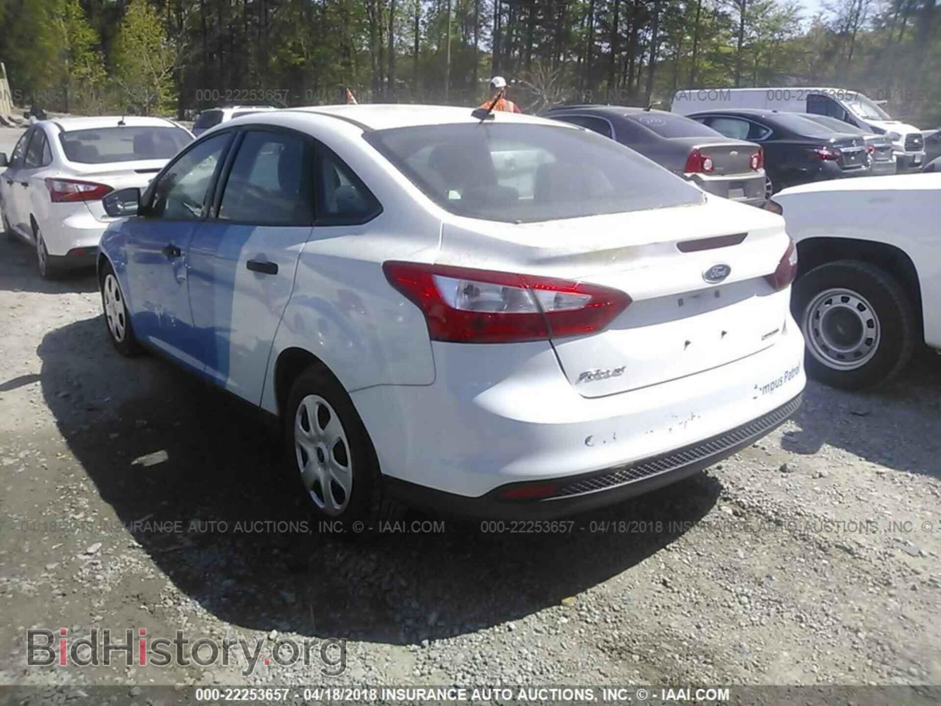 2012 Ford Focus - VIN: 1FAHP3E24CL415292 - Photo 3