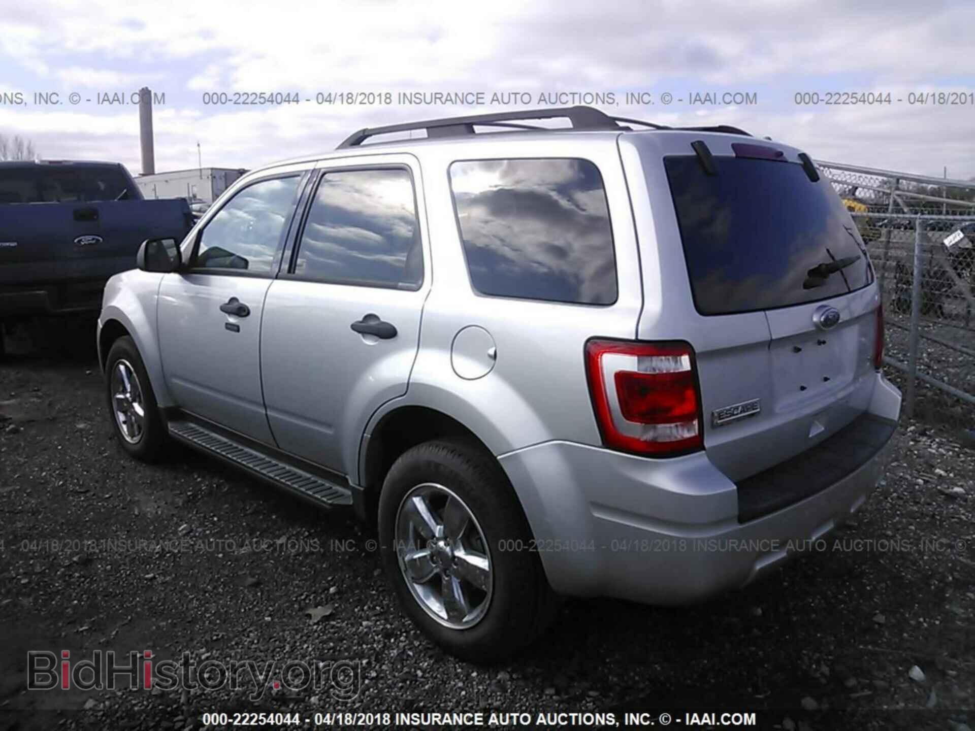 2011 Ford Escape - VIN: 1FMCU9DG4BKC59106 - Фото 3