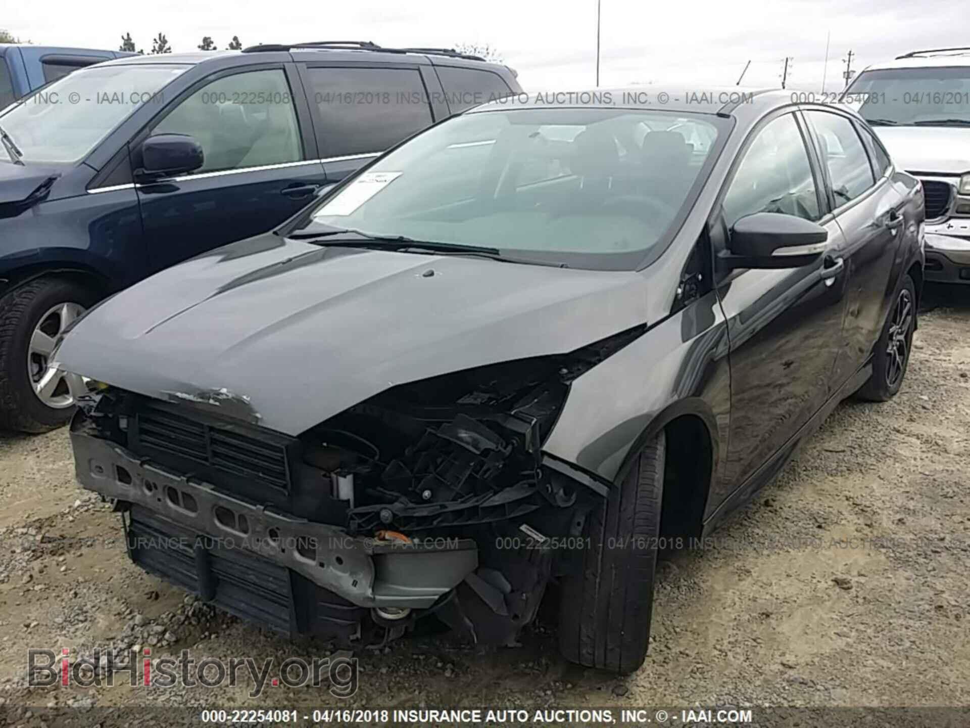 2015 Ford Focus - VIN: 1FADP3F22FL362304 - Photo 2