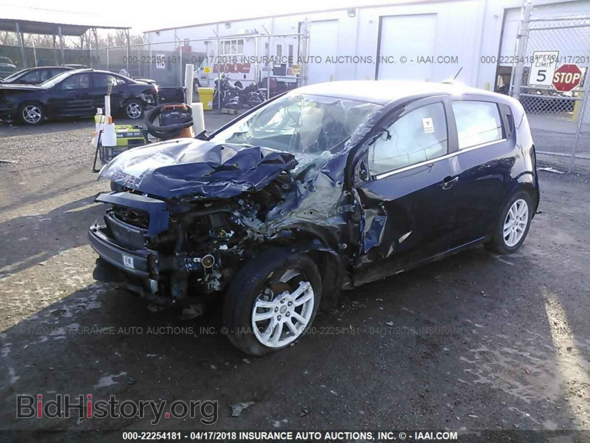 2015 Chevrolet Sonic - VIN: 1G1JC6SH8F4160011 - Photo 2