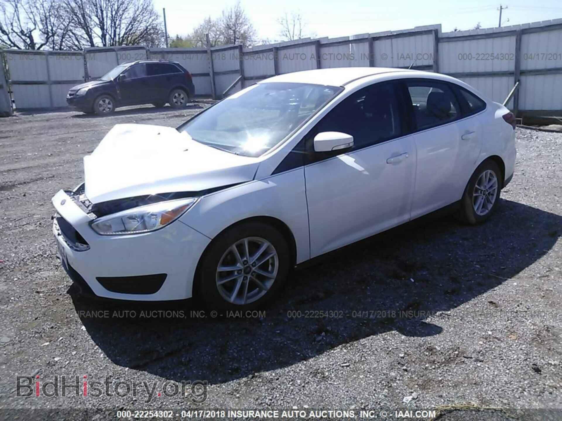 2015 Ford Focus - VIN: 1FADP3F23FL285992 - Photo 2
