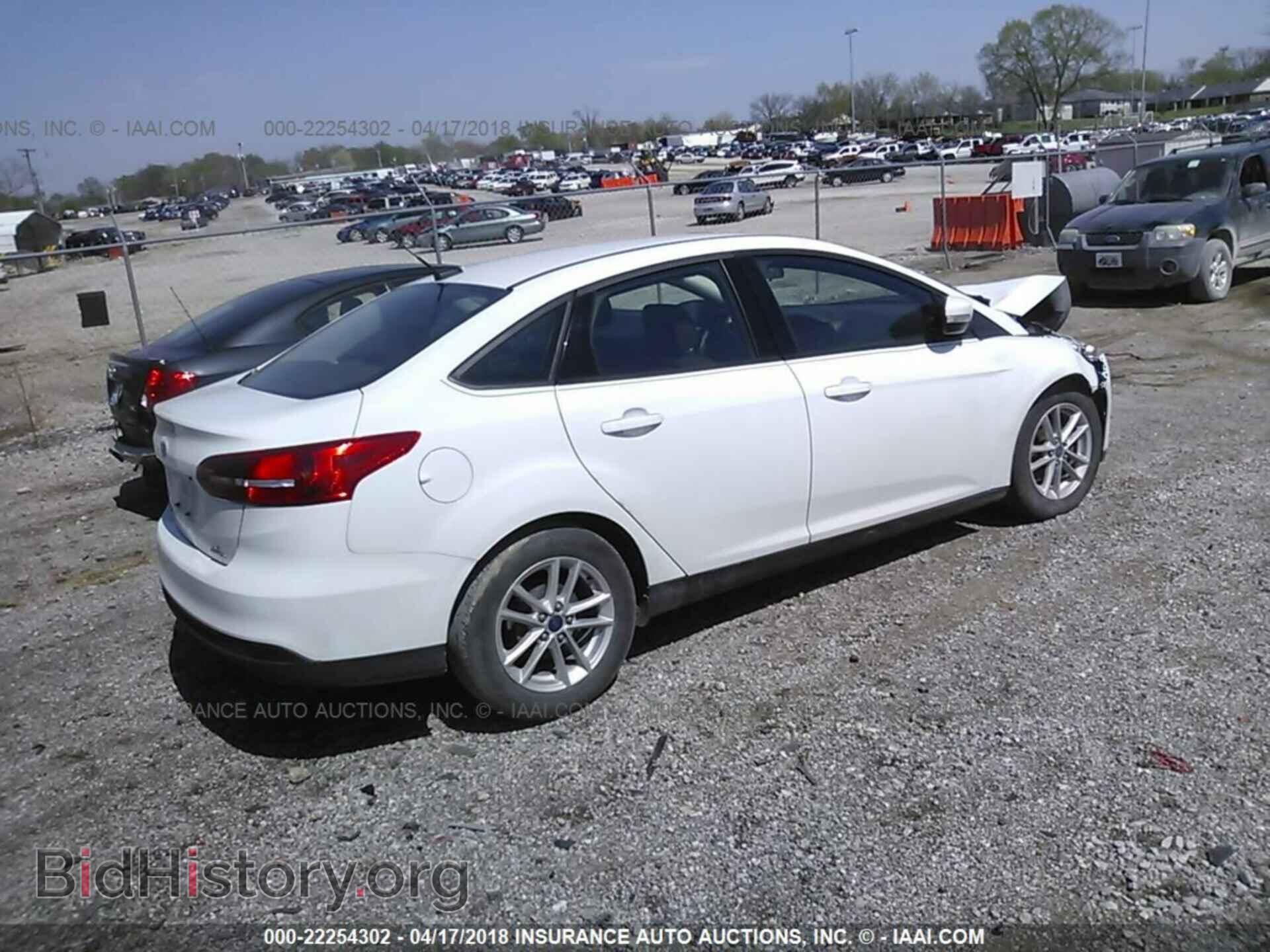 2015 Ford Focus - VIN: 1FADP3F23FL285992 - Photo 4