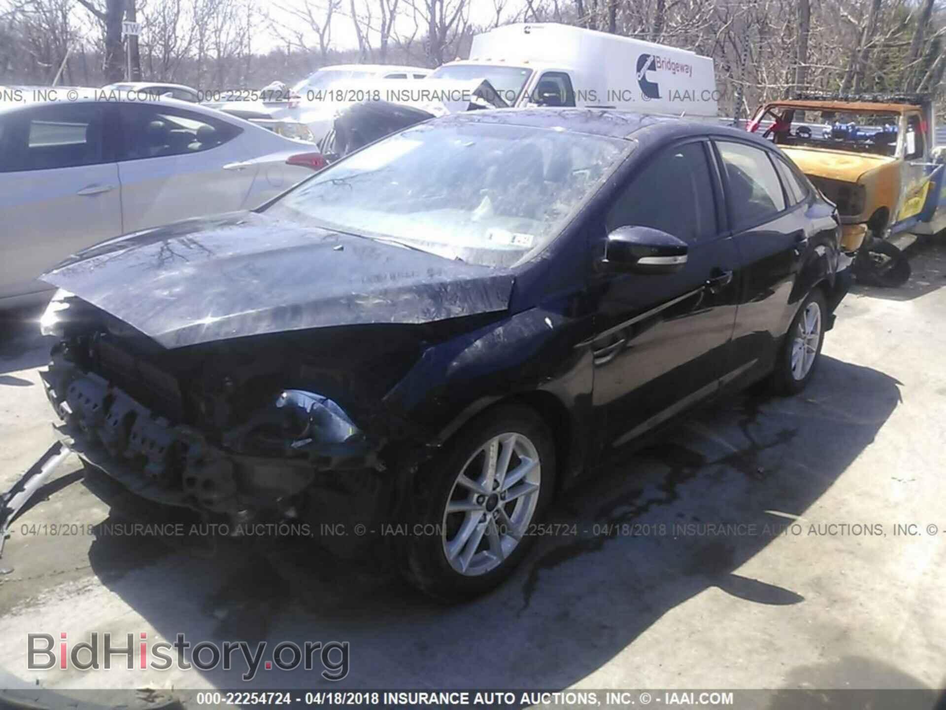 2016 Ford Focus - VIN: 1FADP3F23GL305160 - Photo 2