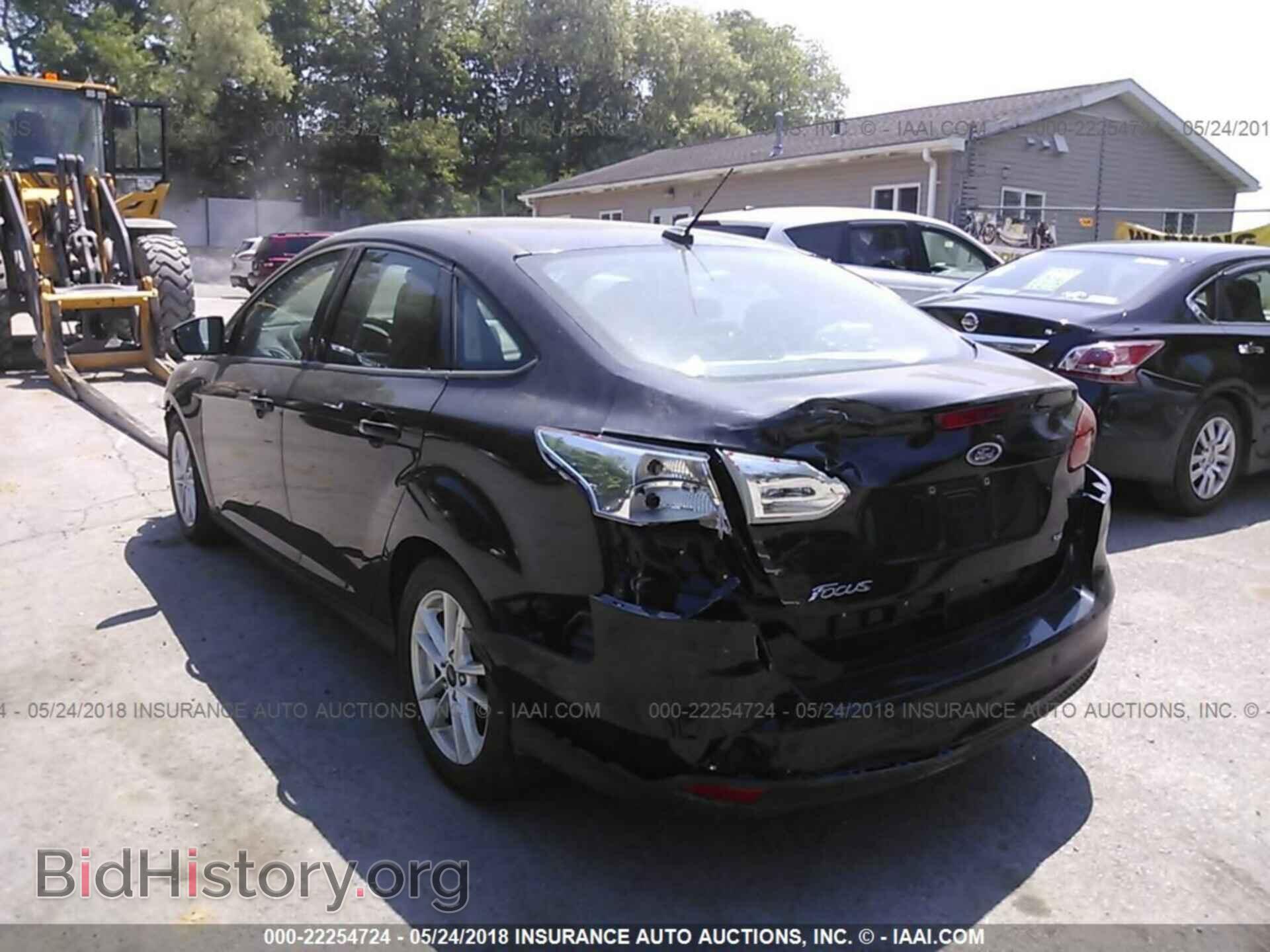 2016 Ford Focus - VIN: 1FADP3F23GL305160 - Photo 3