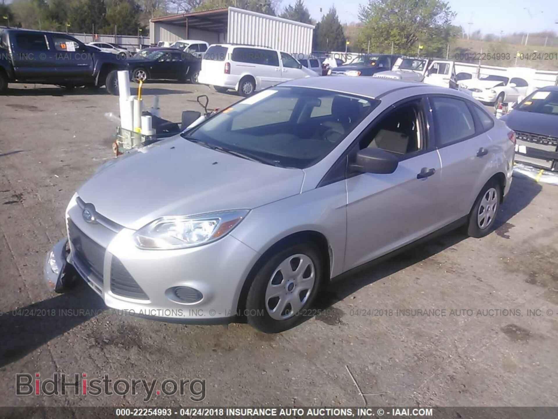 2012 Ford Focus - VIN: 1FAHP3E20CL129617 - Photo 2