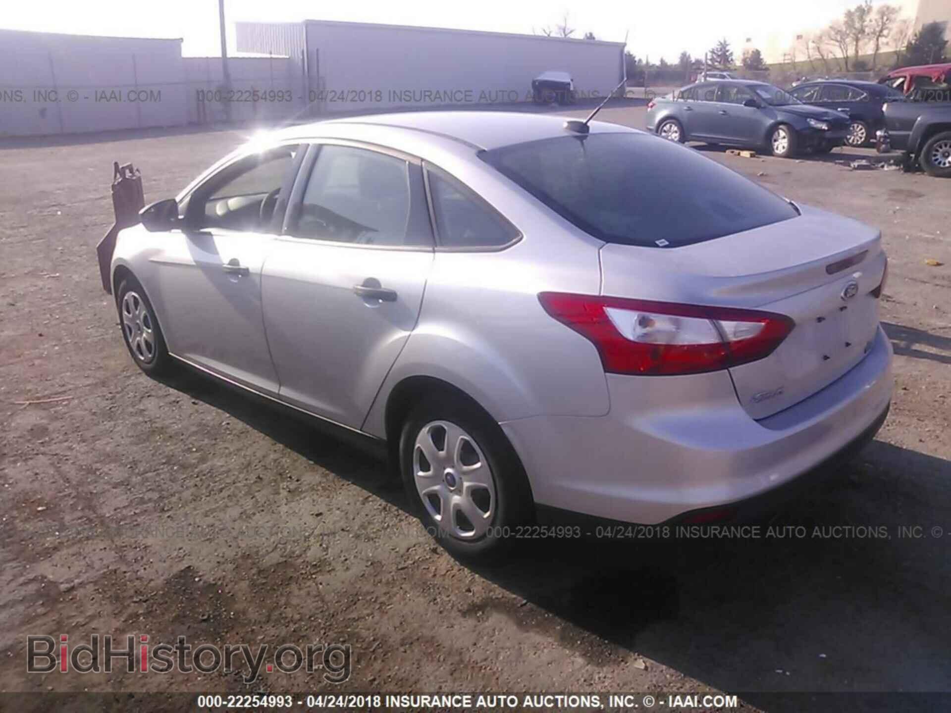 2012 Ford Focus - VIN: 1FAHP3E20CL129617 - Photo 3
