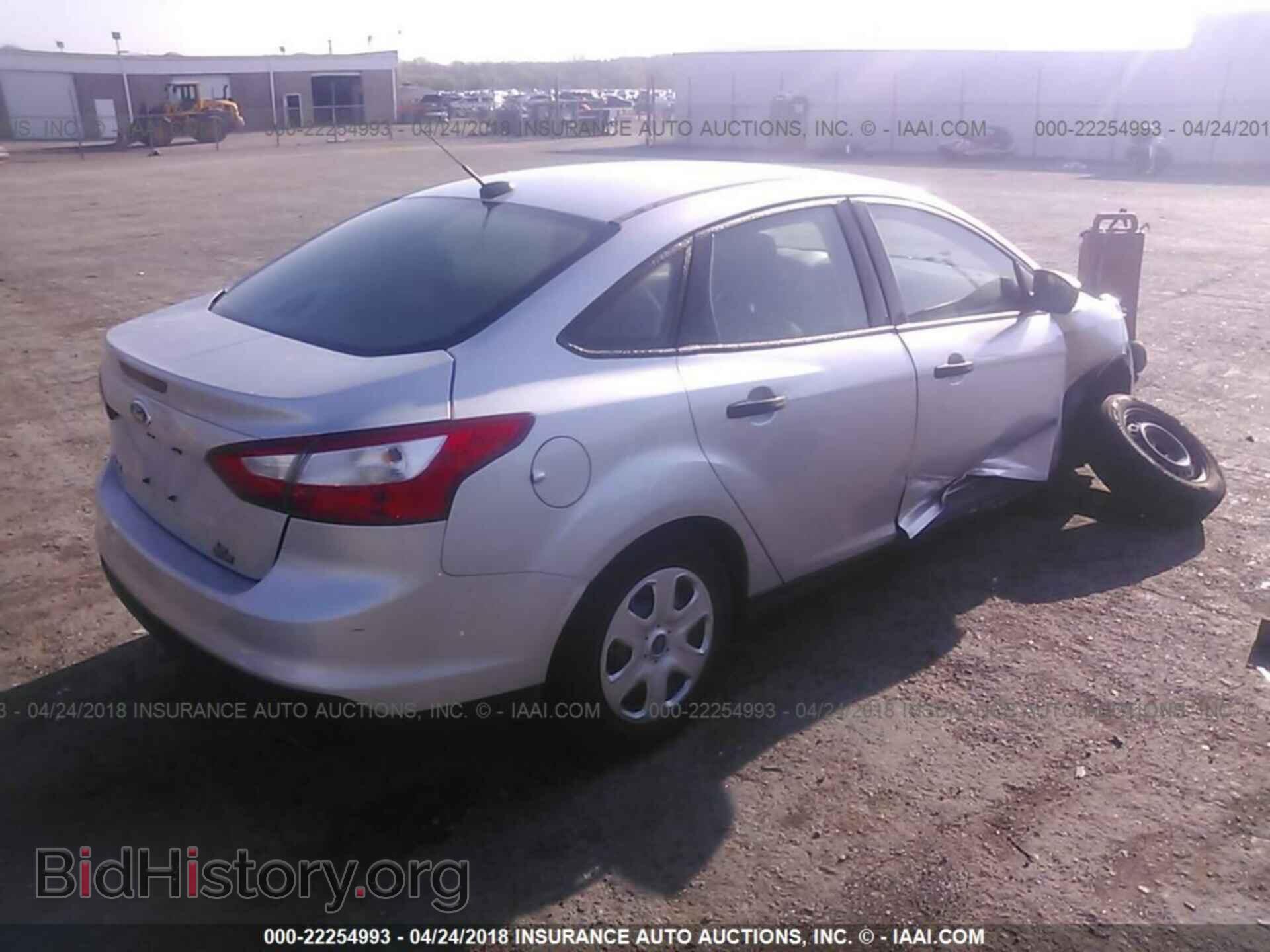 2012 Ford Focus - VIN: 1FAHP3E20CL129617 - Photo 4