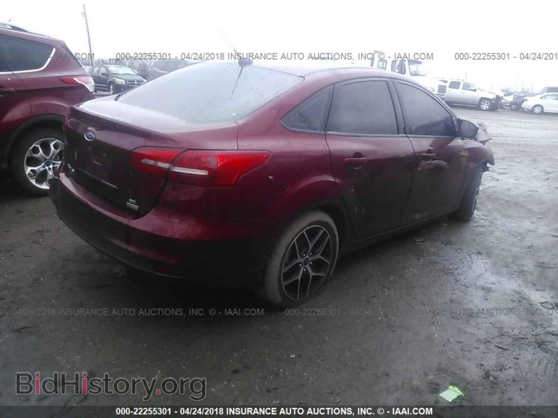2017 Ford Focus - VIN: 1FADP3FEXHL283427 - Photo 4