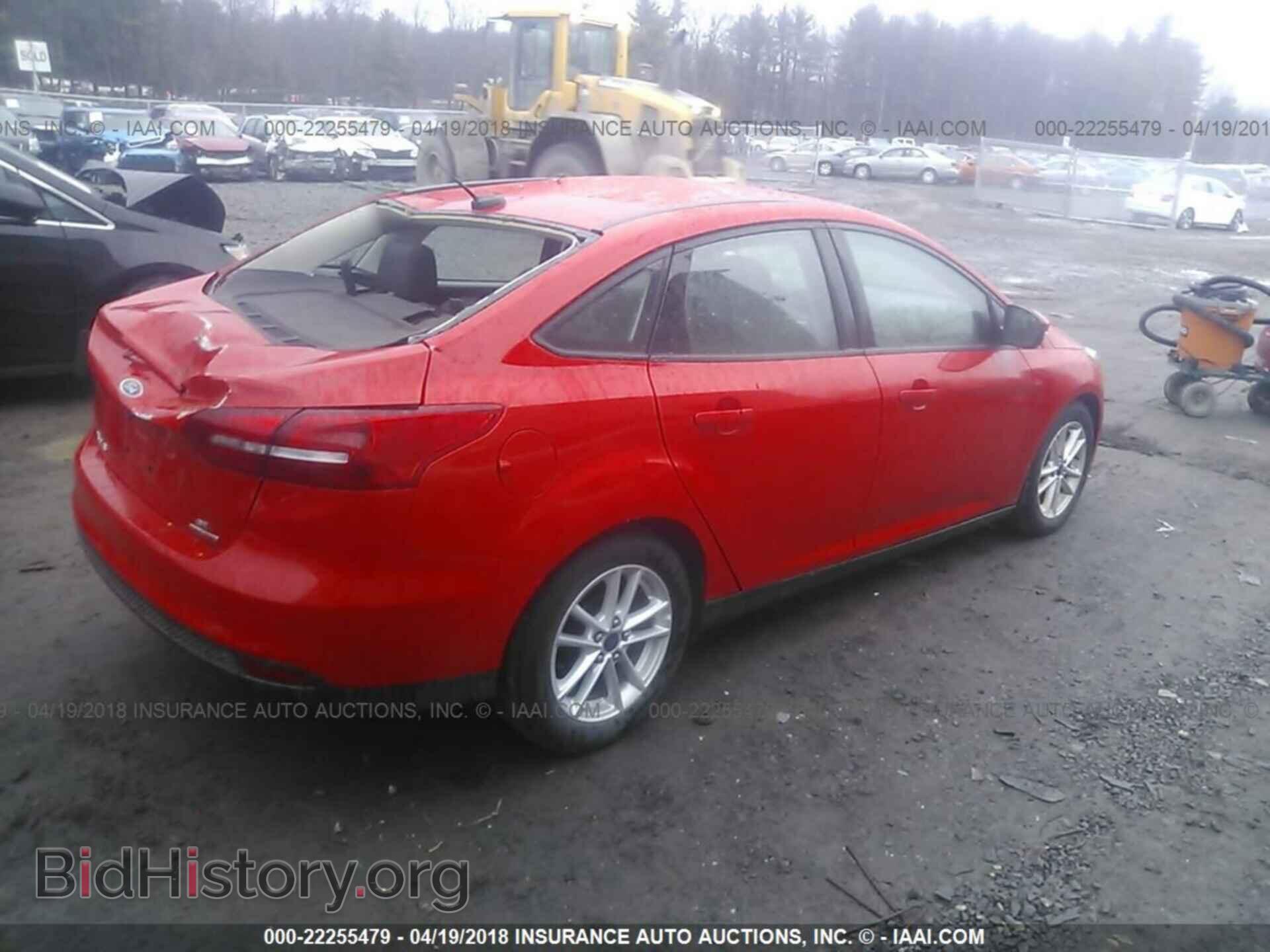 2016 Ford Focus - VIN: 1FADP3F28GL214031 - Photo 4