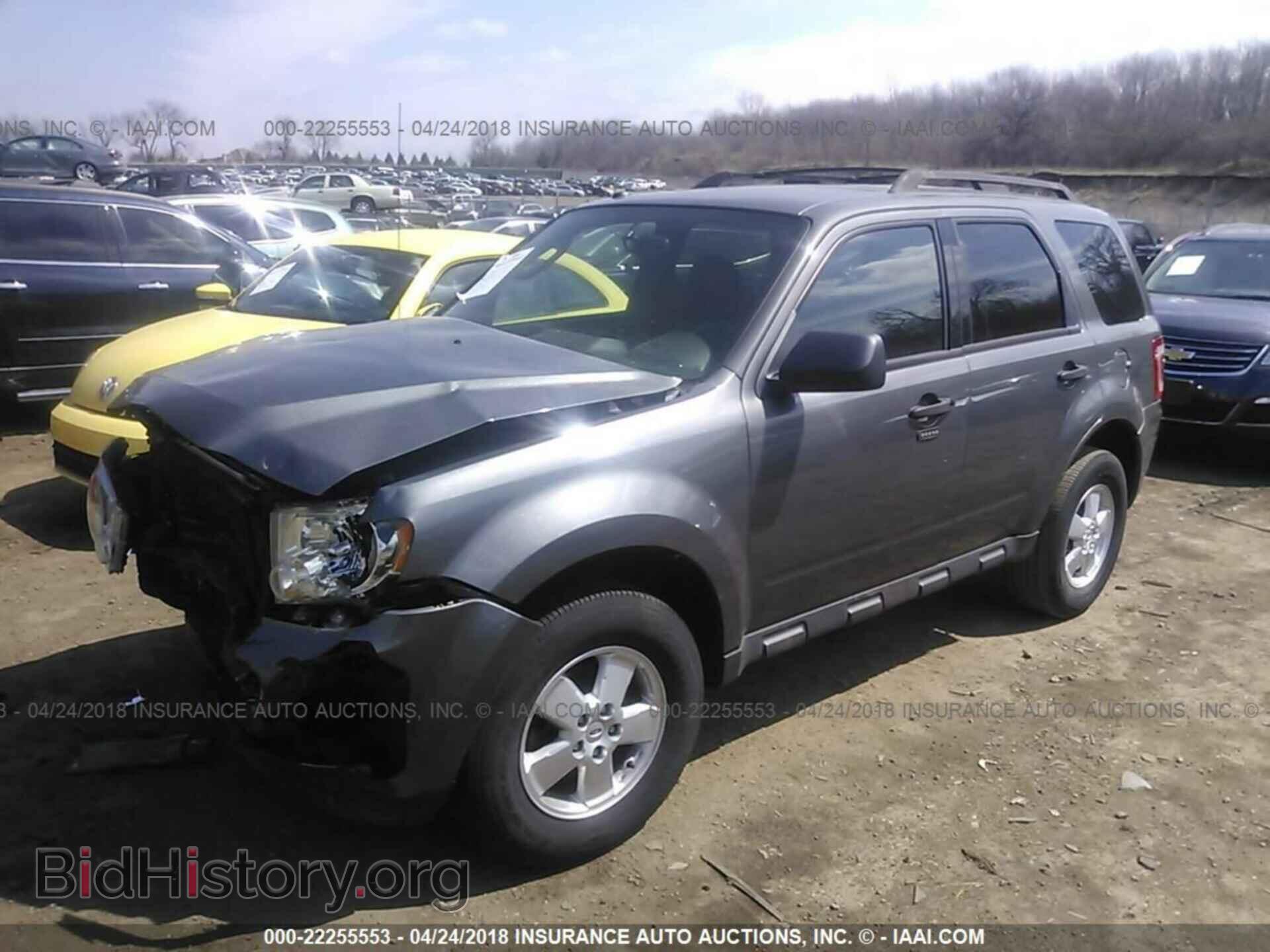2011 Ford Escape - VIN: 1FMCU0D78BKC62456 - Фото 2