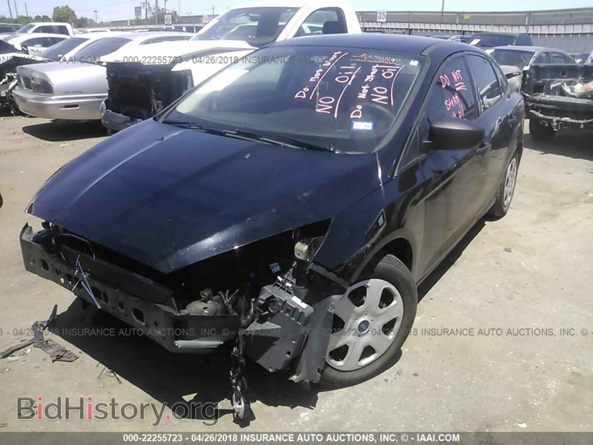 2016 Ford Focus - VIN: 1FADP3E27GL220744 - Photo 2
