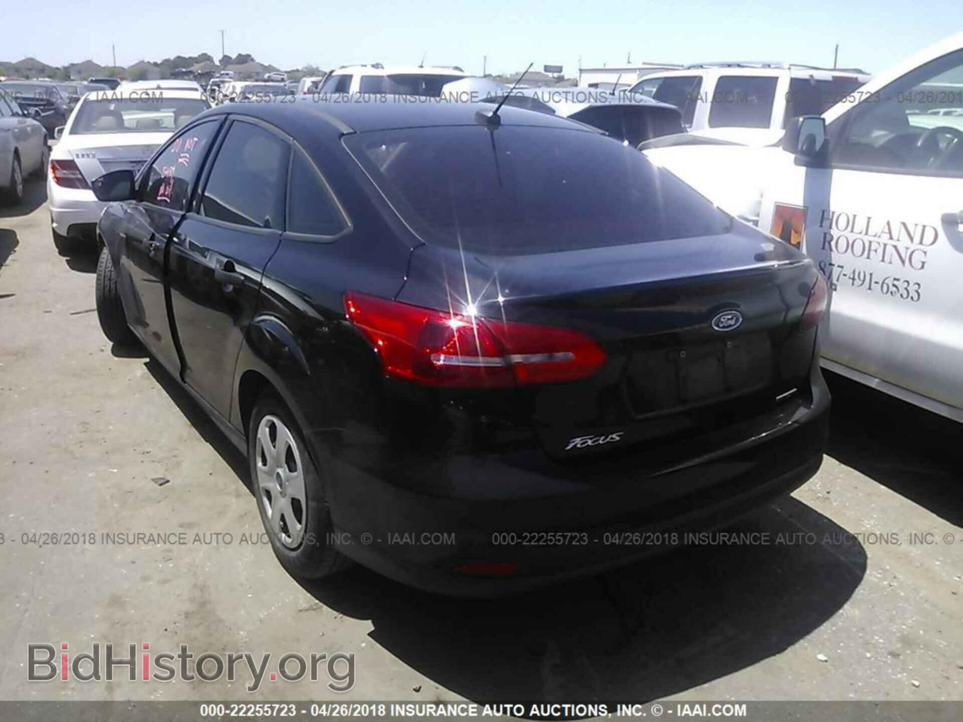 2016 Ford Focus - VIN: 1FADP3E27GL220744 - Photo 3