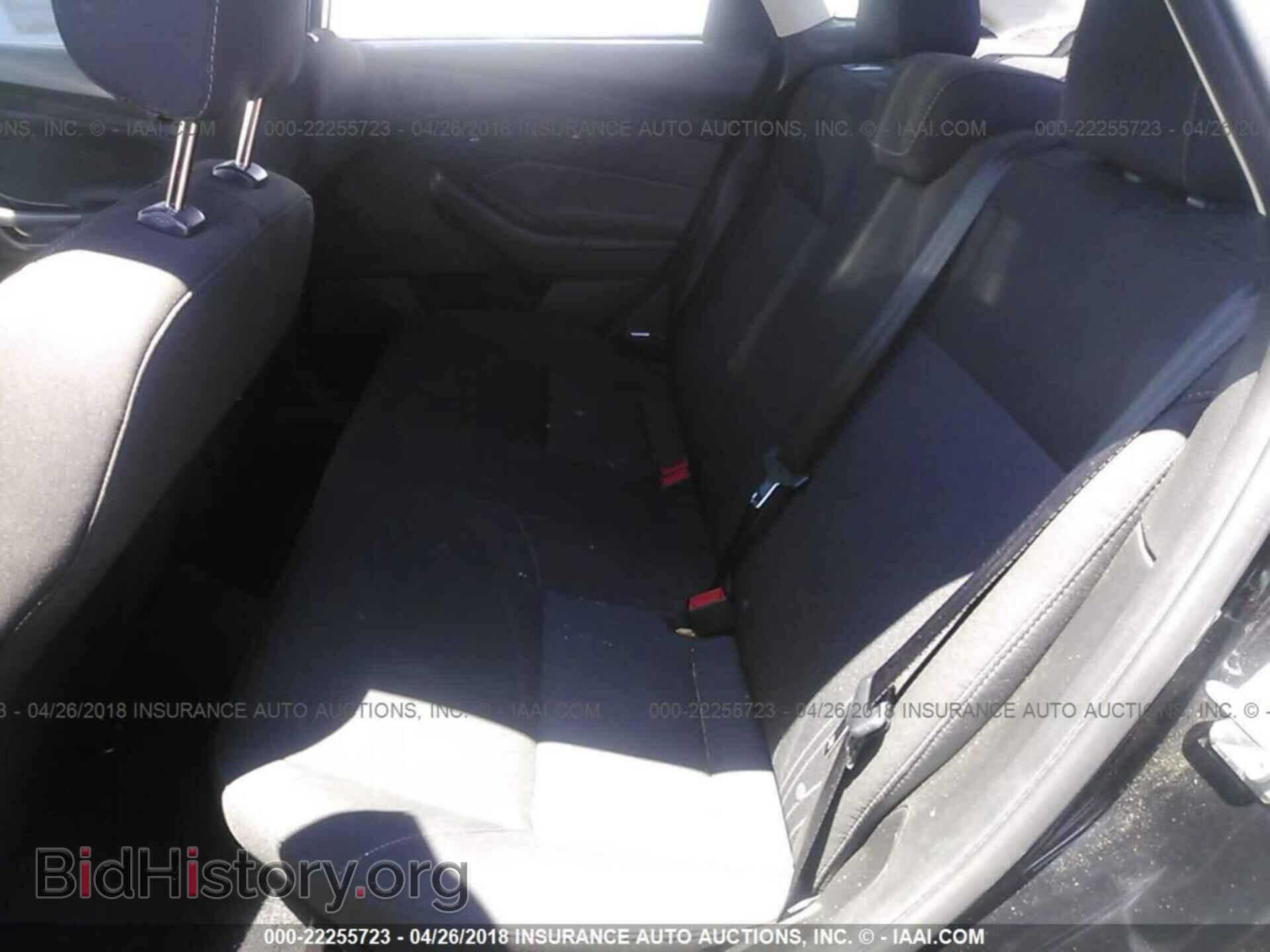 2016 Ford Focus - VIN: 1FADP3E27GL220744 - Photo 8