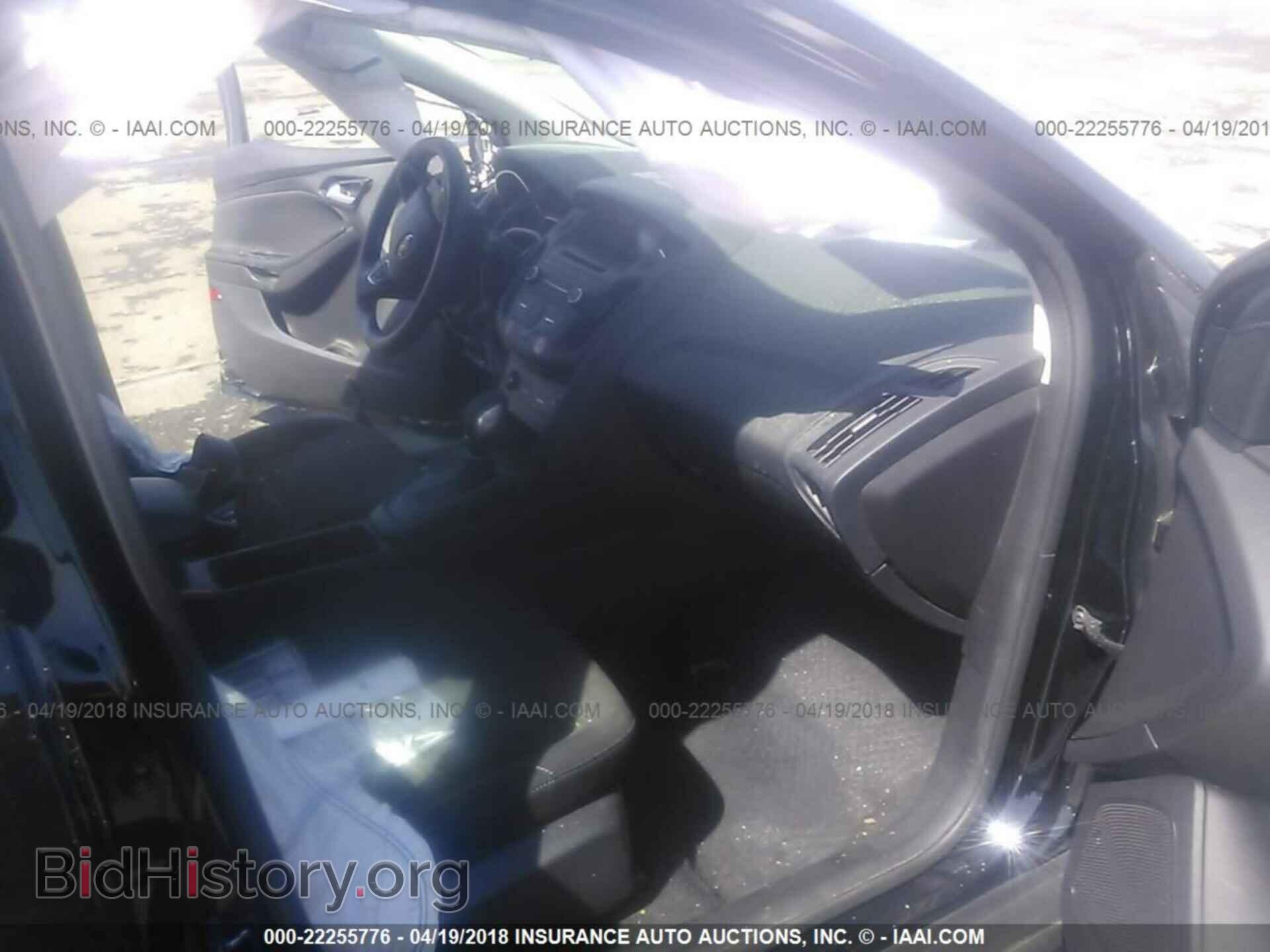 2017 Ford Focus - VIN: 1FADP3K23HL231200 - Photo 5