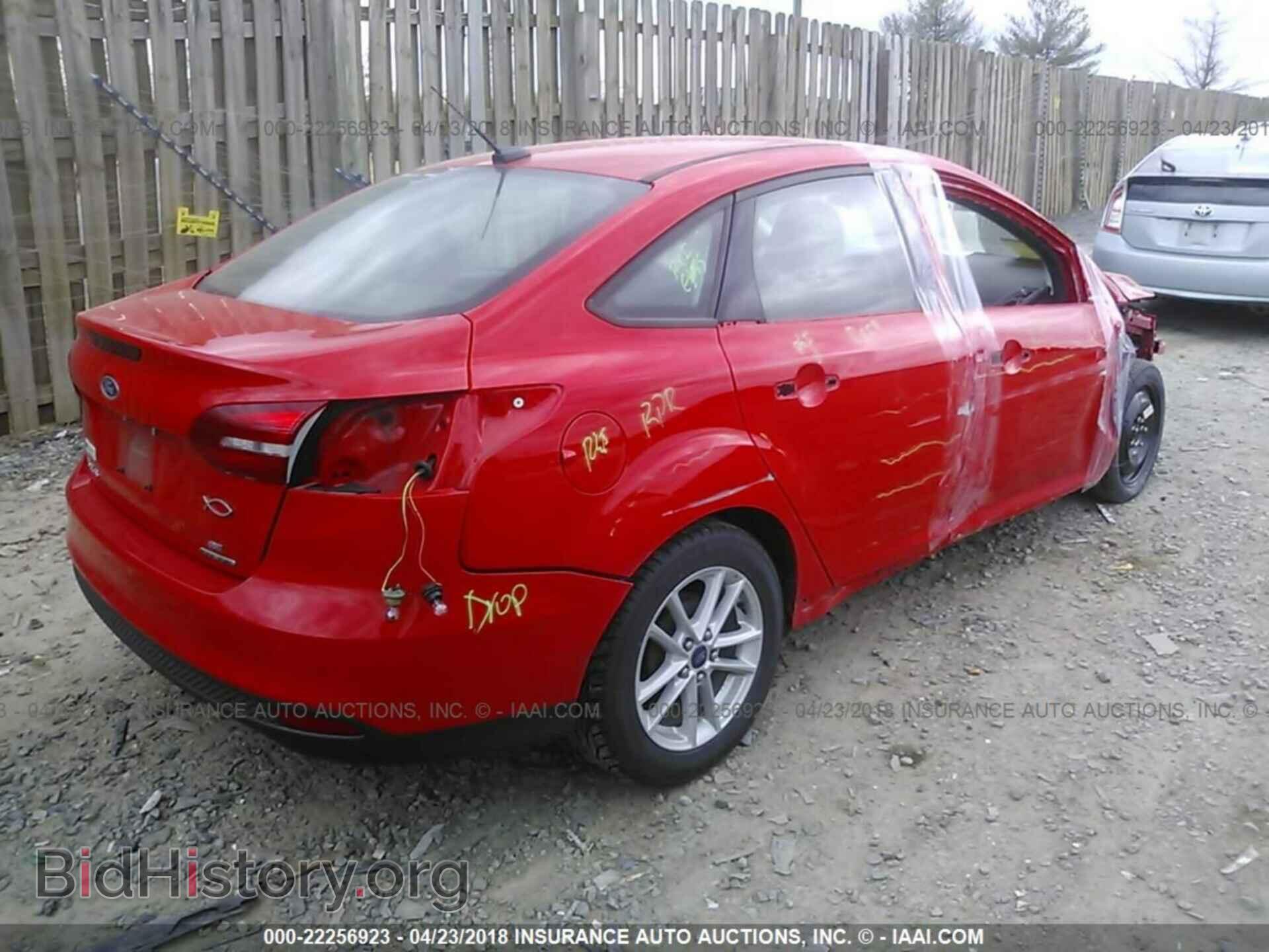 2015 Ford Focus - VIN: 1FADP3F22FL209406 - Photo 4