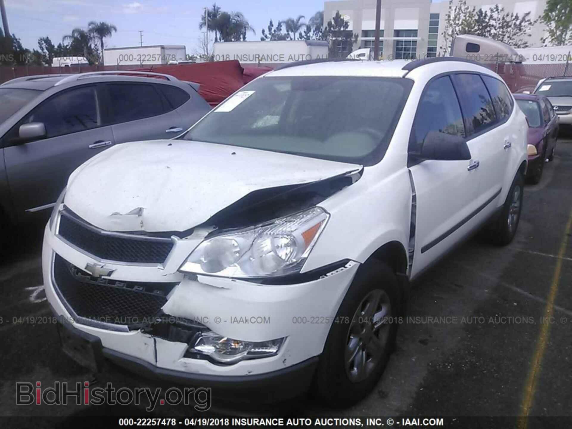 2012 Chevrolet Traverse - VIN: 1GNKRFED4CJ376235 - Фото 2