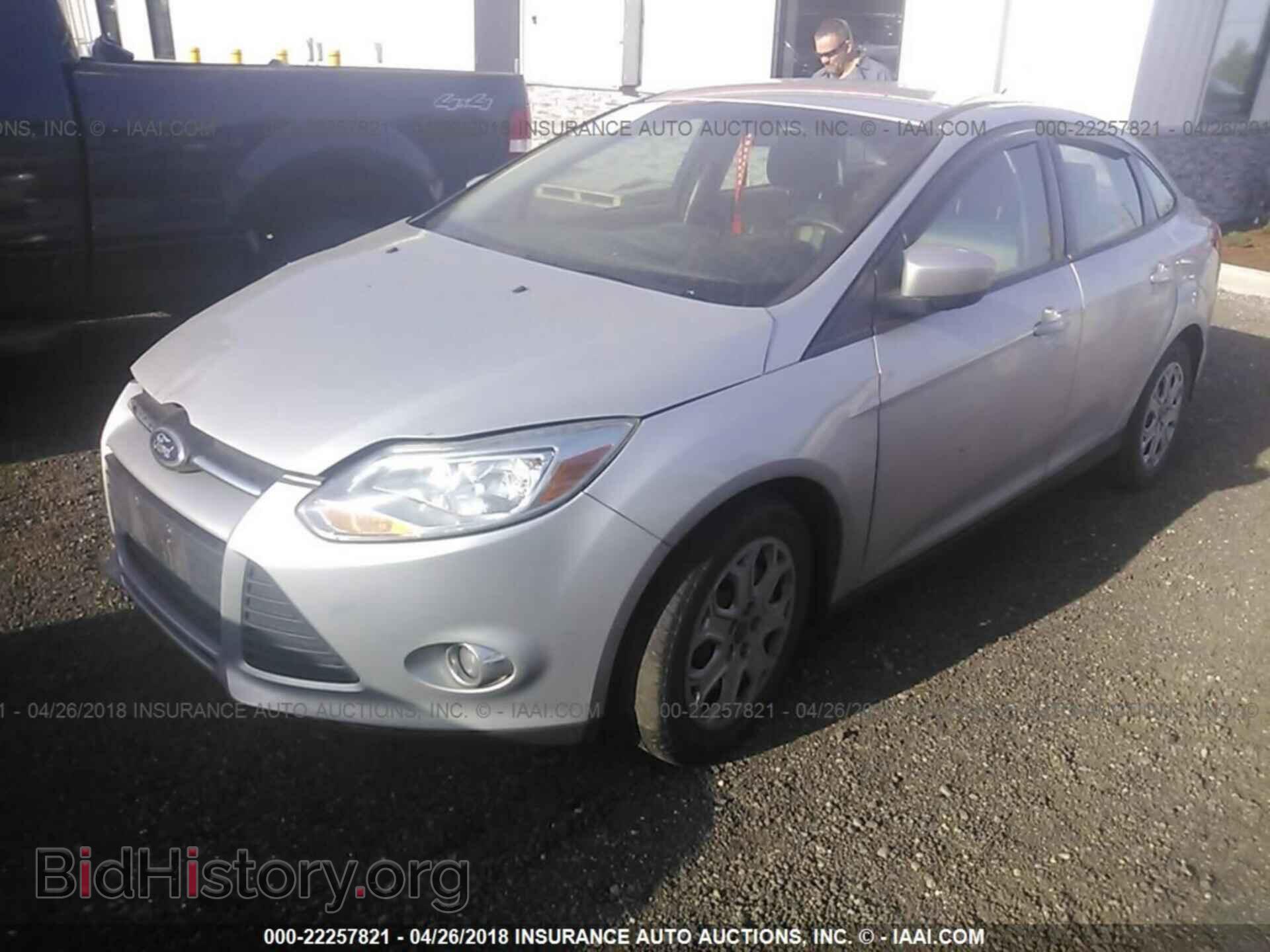 2012 Ford Focus - VIN: 1FAHP3F26CL422145 - Фото 2
