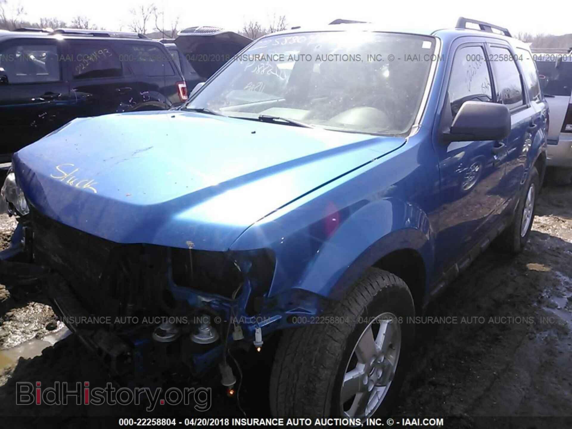 2011 Ford Escape - VIN: 1FMCU0DGXBKC41933 - Фото 2