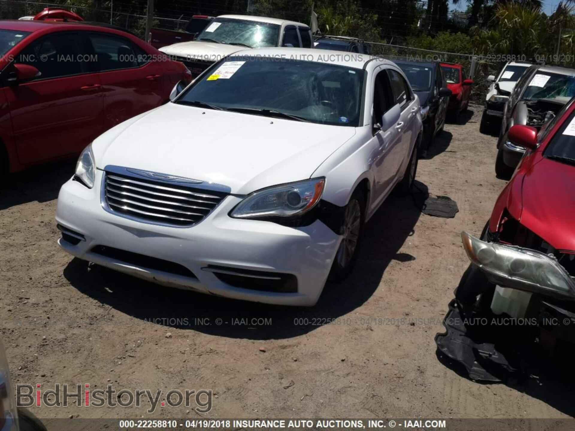 2012 Chrysler 200 - VIN: 1C3CCBBB3CN144779 - Фото 2