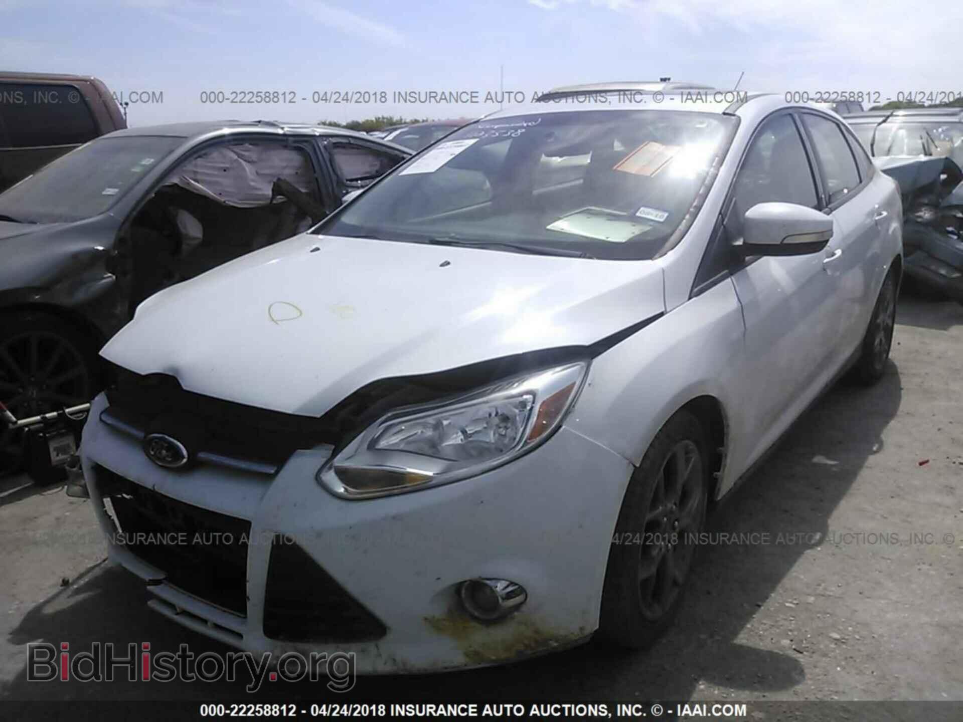 2013 Ford Focus - VIN: 1FADP3F21DL302026 - Фото 2