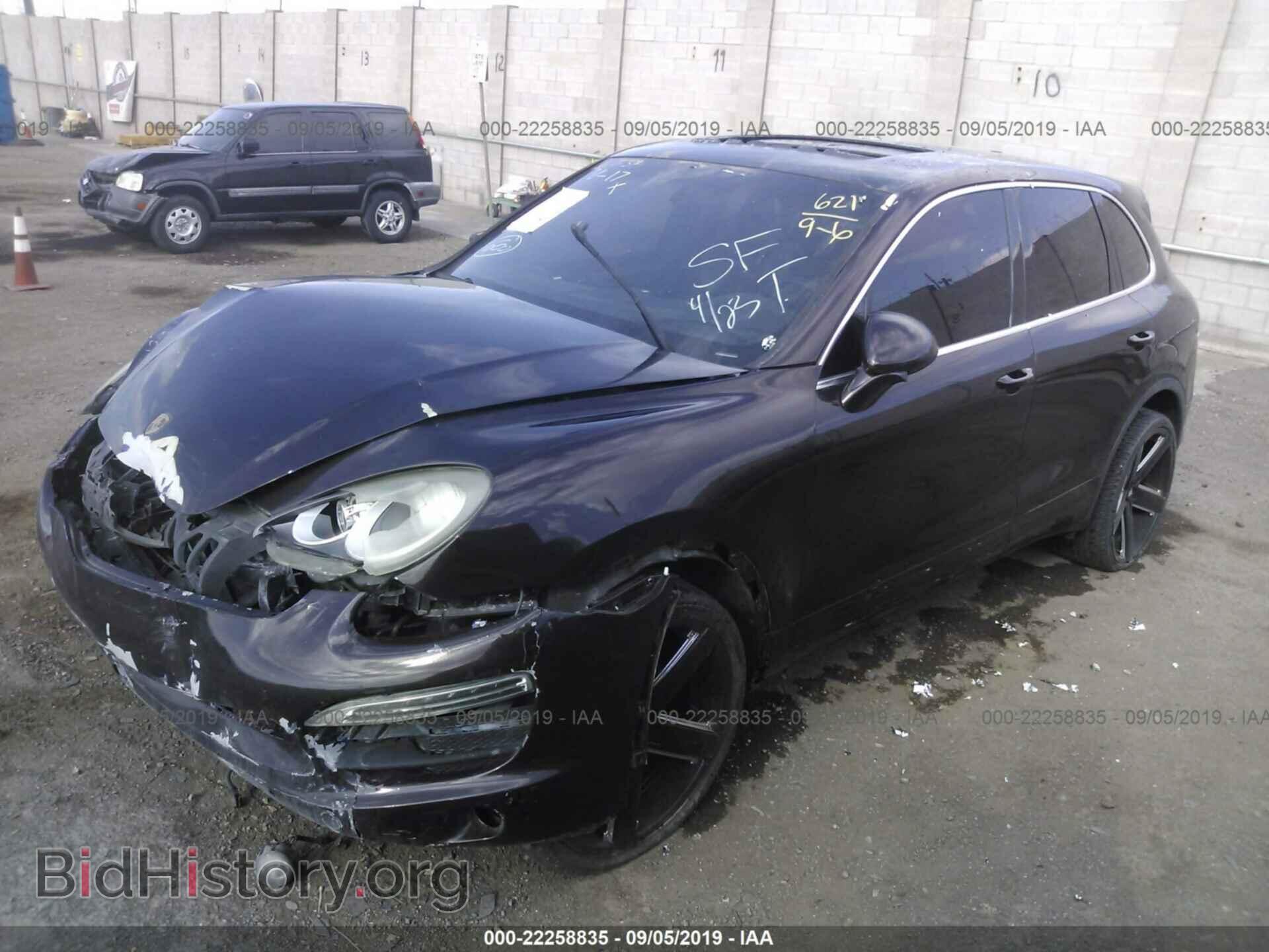 2011 PORSCHE CAYENNE - VIN: WP1AB2A24BLA42777 - Фото 2