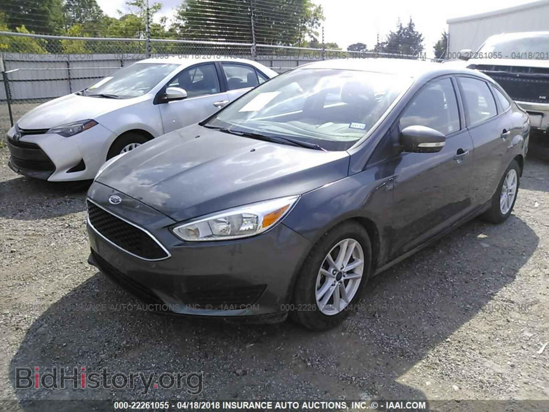 2017 Ford Focus - VIN: 1FADP3F22HL217072 - Photo 2