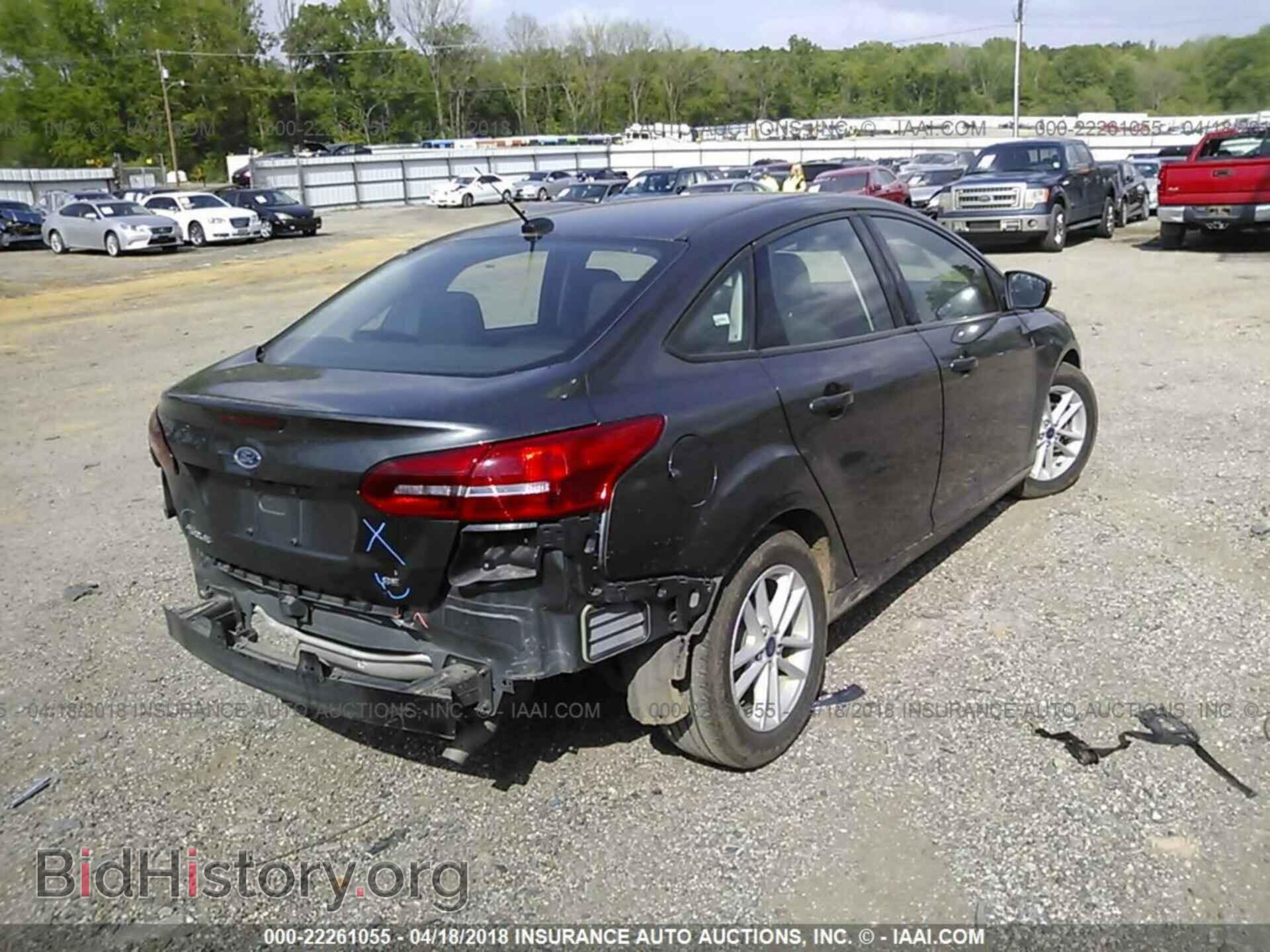2017 Ford Focus - VIN: 1FADP3F22HL217072 - Photo 4