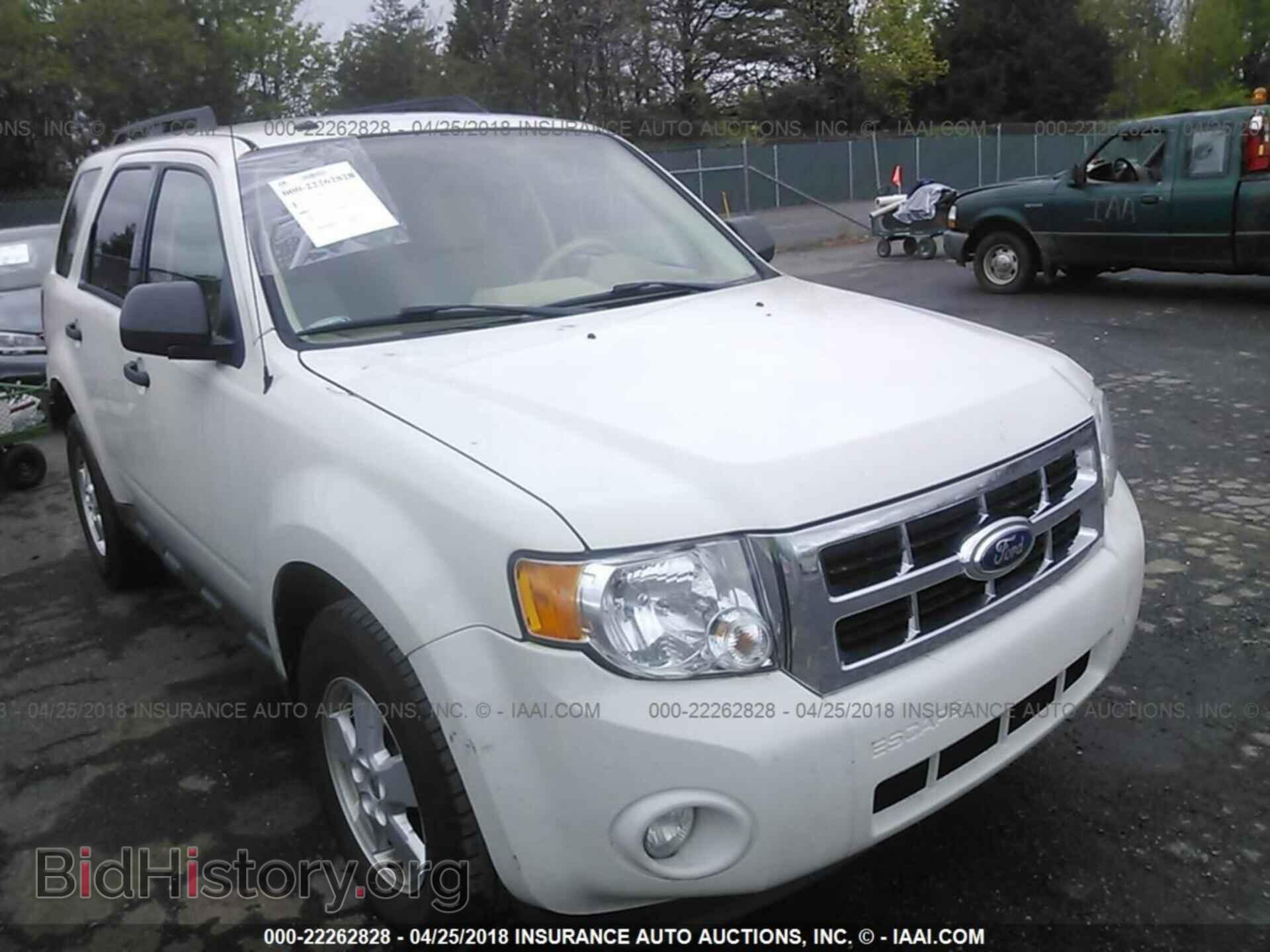 Photo 1FMCU0D75CKB93890 - Ford Escape 2012