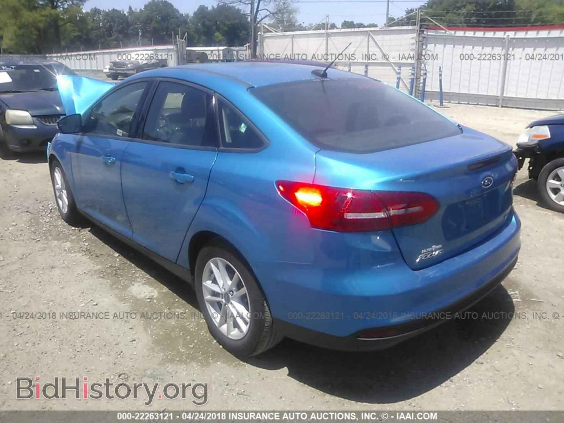 2017 Ford Focus - VIN: 1FADP3F20HL241712 - Photo 3
