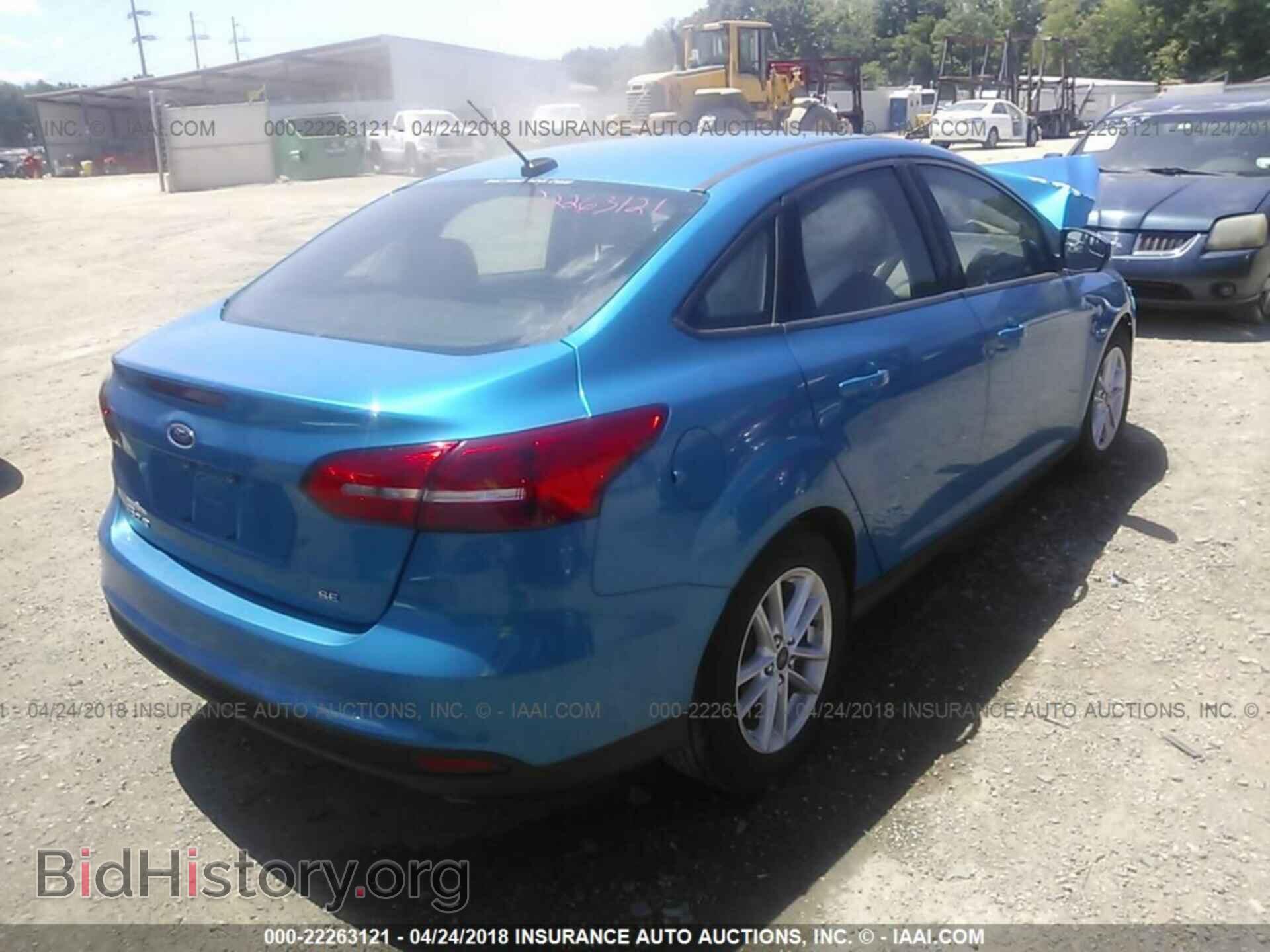 2017 Ford Focus - VIN: 1FADP3F20HL241712 - Photo 4