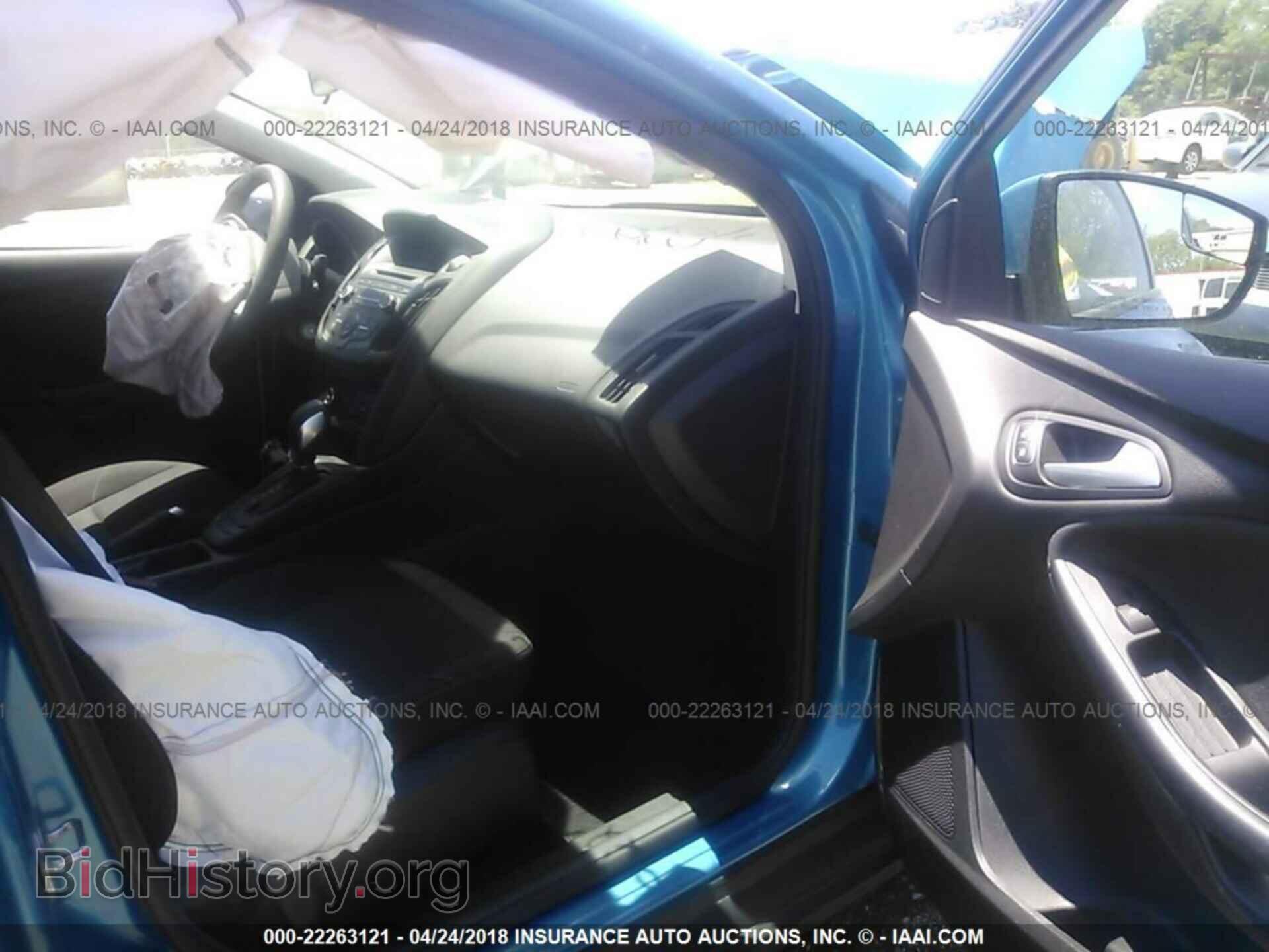 2017 Ford Focus - VIN: 1FADP3F20HL241712 - Photo 5