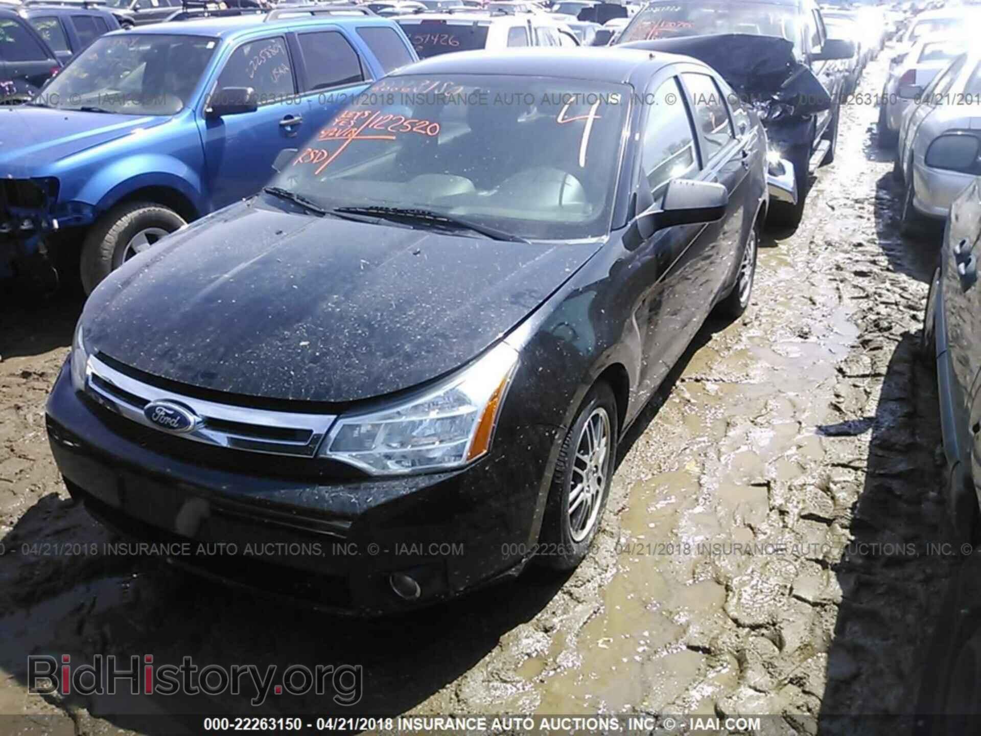 2011 Ford Focus - VIN: 1FAHP3FNXBW180497 - Фото 2