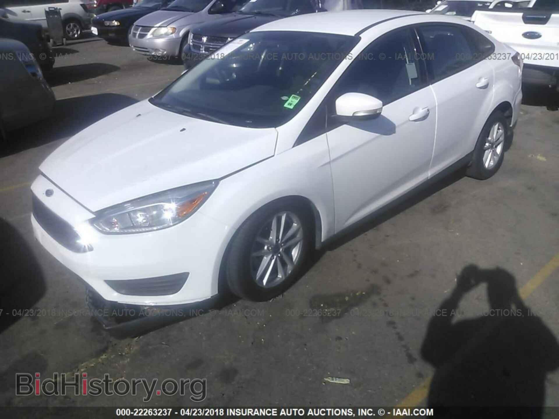 2016 Ford Focus - VIN: 1FADP3F25GL270072 - Photo 2