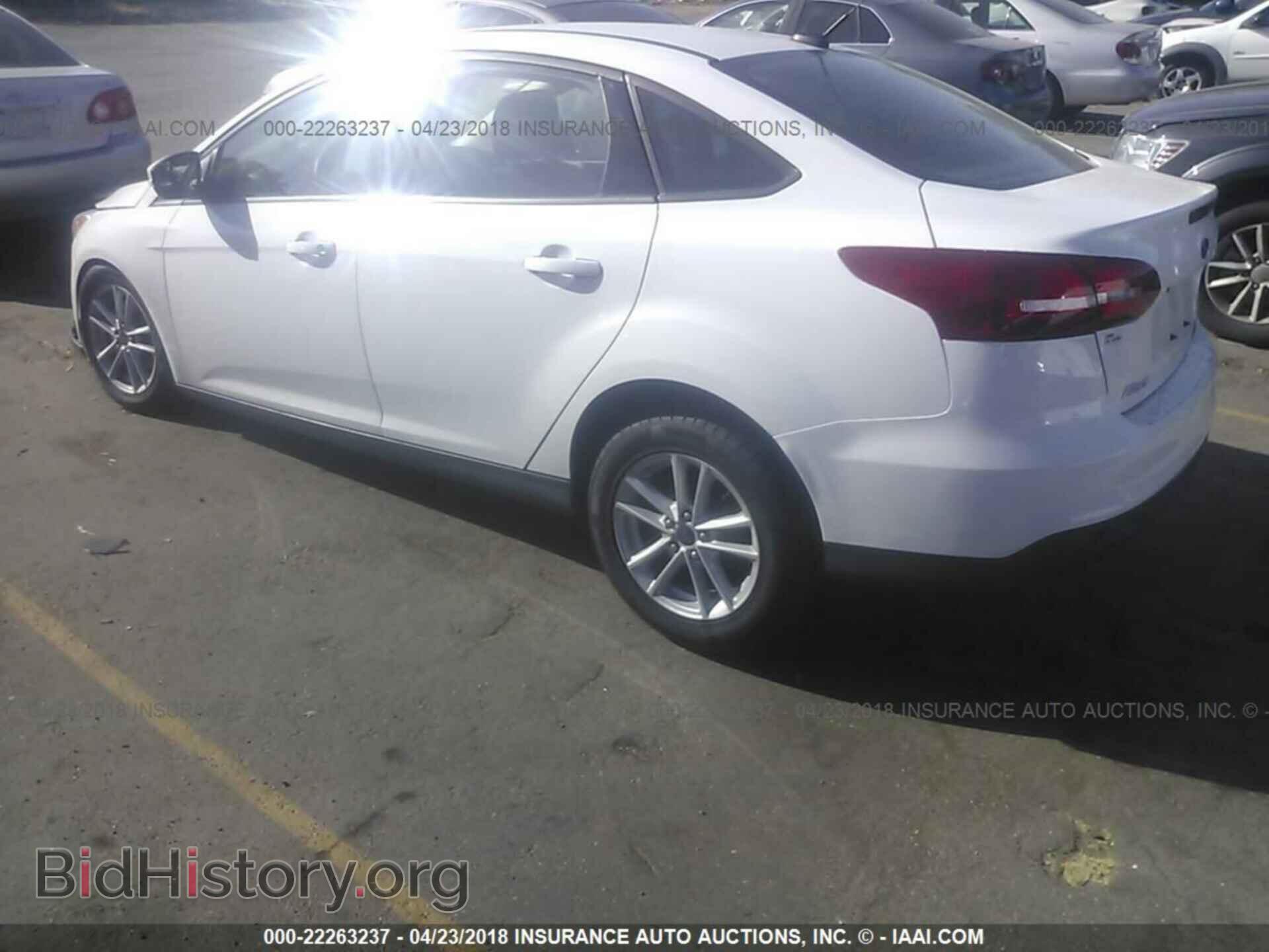 2016 Ford Focus - VIN: 1FADP3F25GL270072 - Photo 3