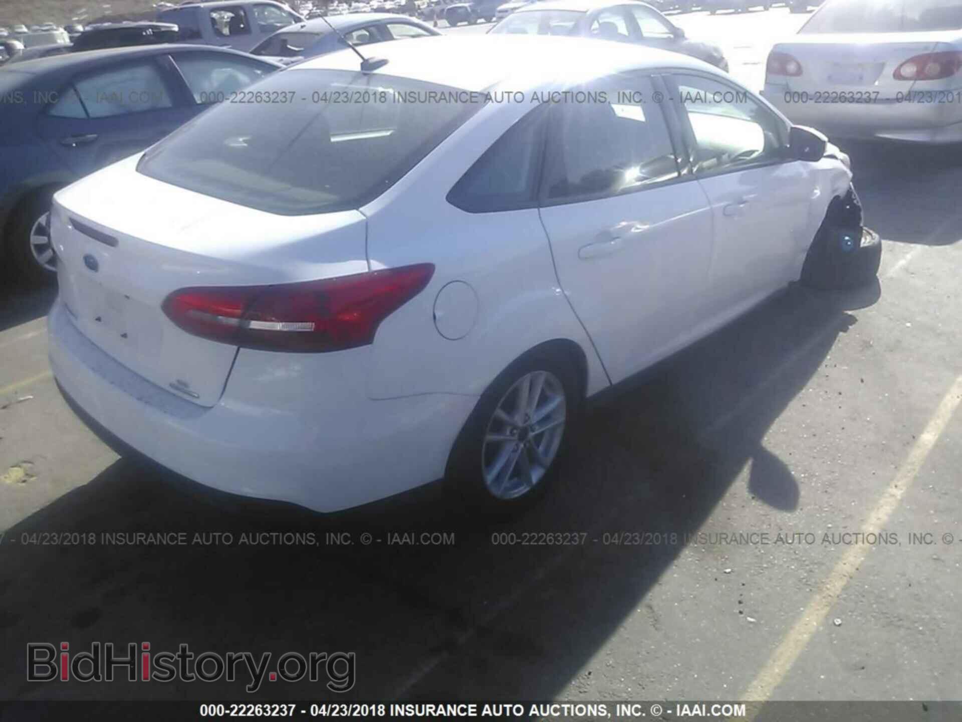 2016 Ford Focus - VIN: 1FADP3F25GL270072 - Photo 4