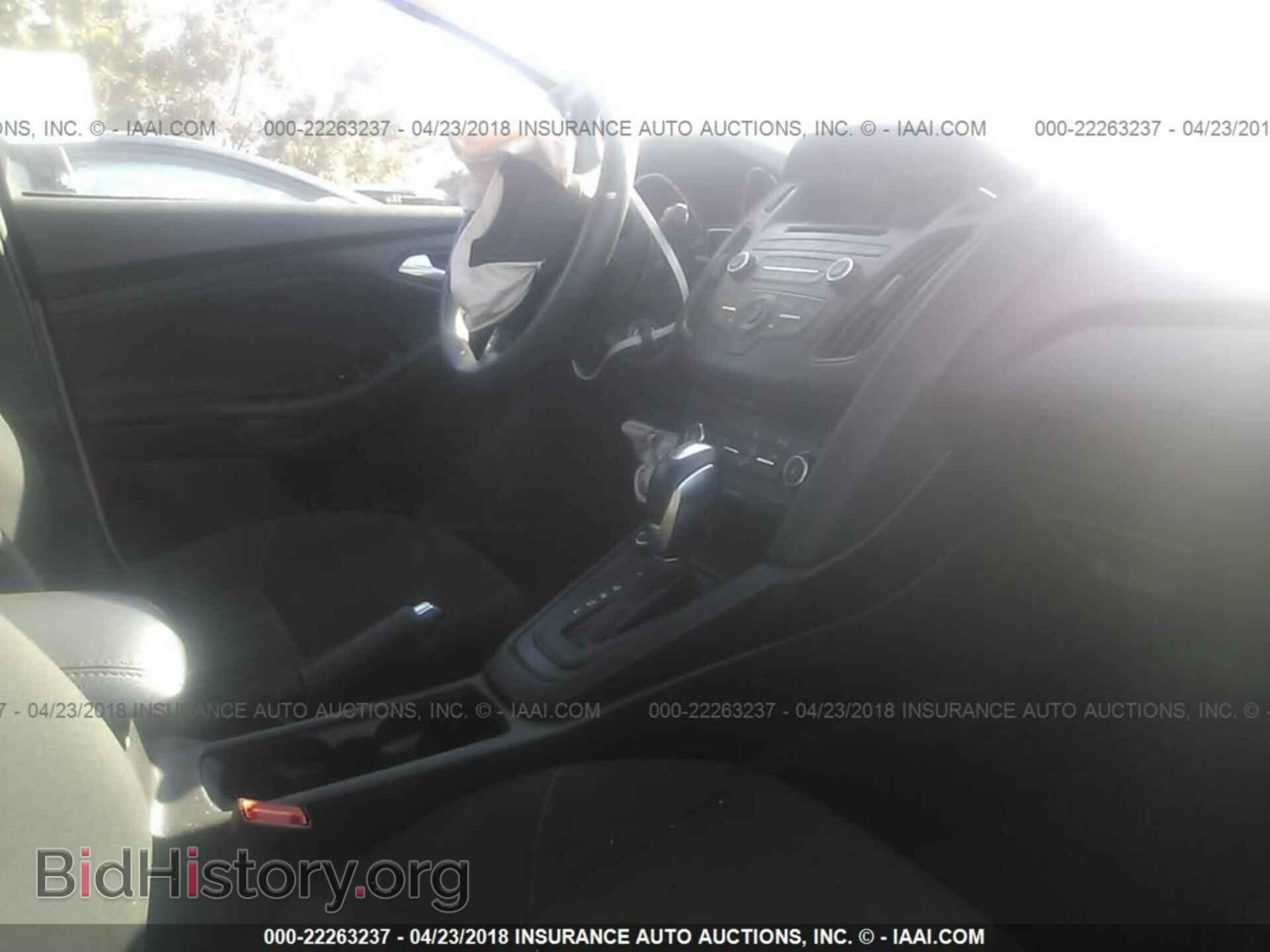 2016 Ford Focus - VIN: 1FADP3F25GL270072 - Photo 5