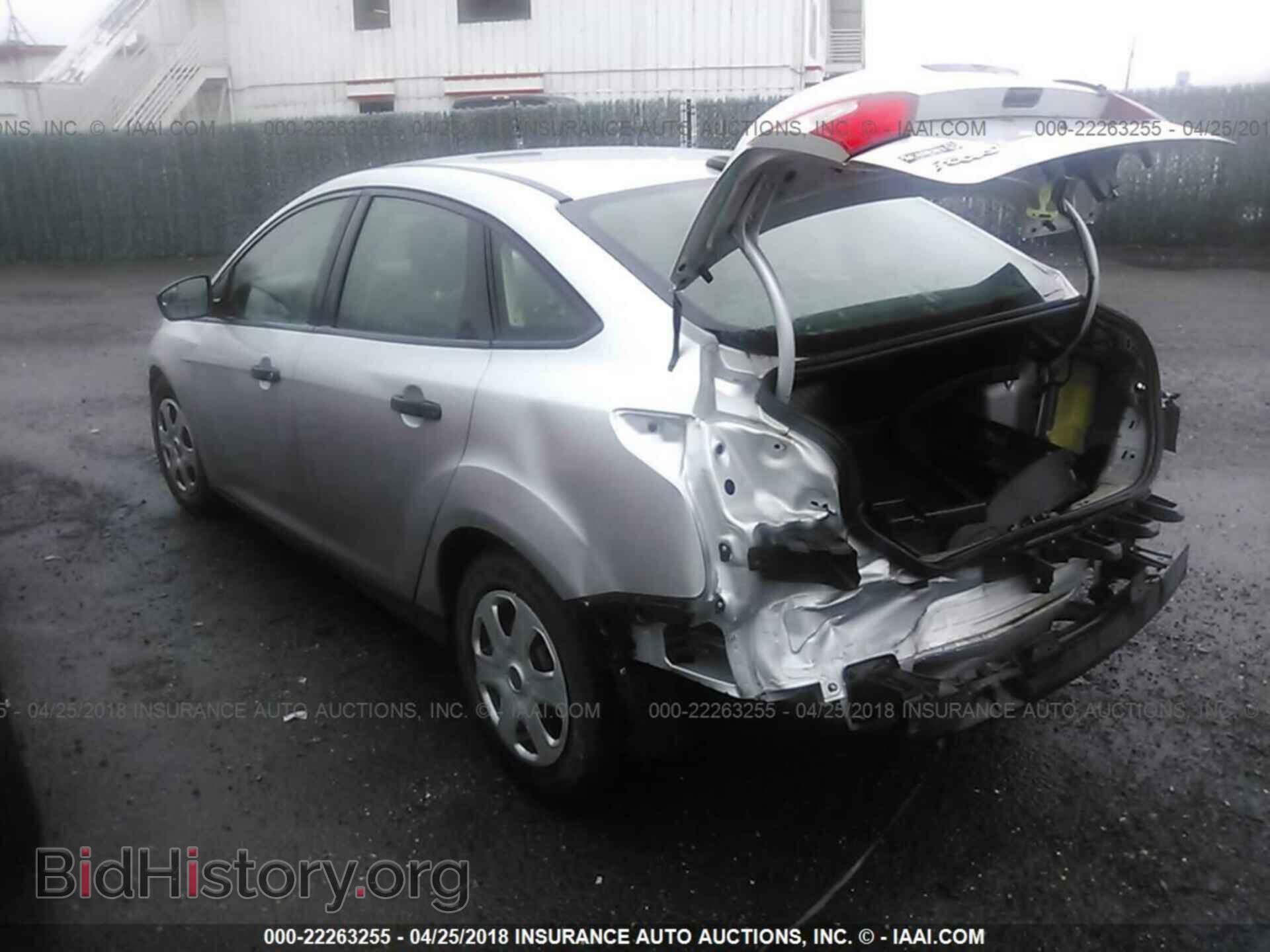 2012 Ford Focus - VIN: 1FAHP3E29CL277183 - Photo 3