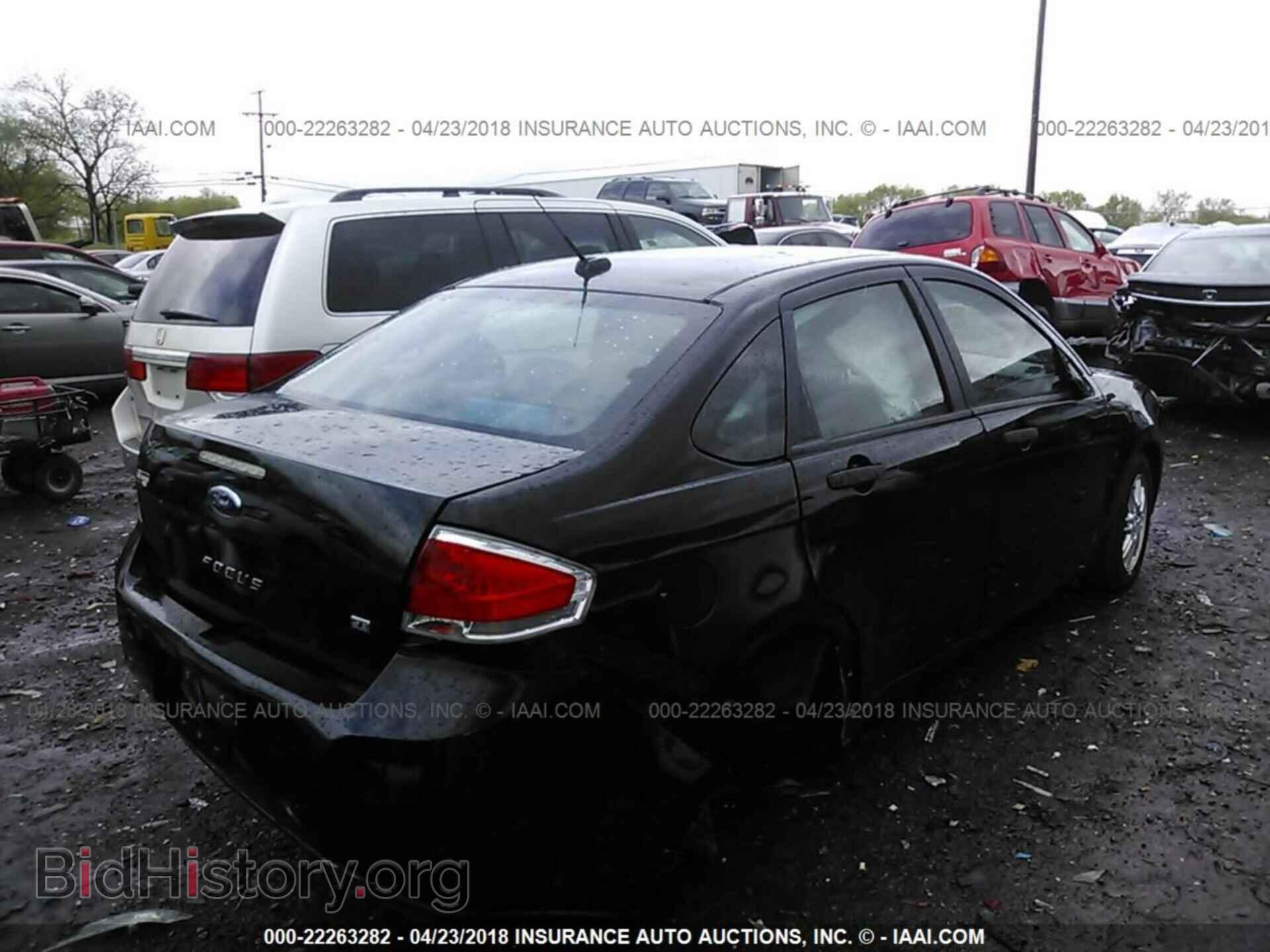 2011 Ford Focus - VIN: 1FAHP3FN4BW120425 - Фото 4