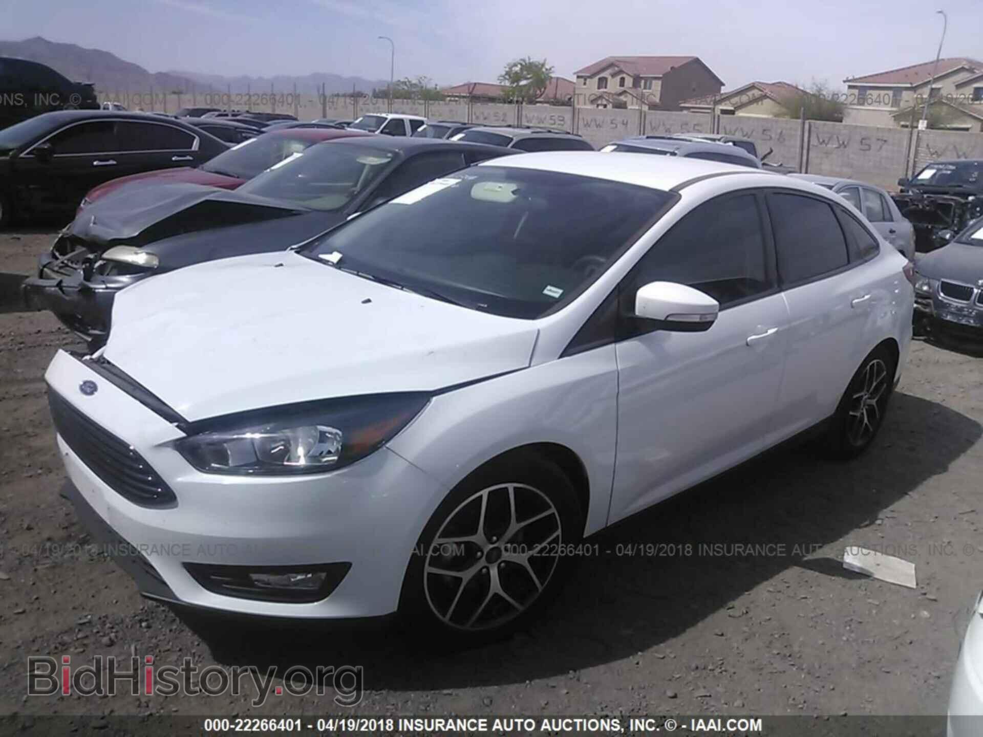 2017 Ford Focus - VIN: 1FADP3FE1HL314743 - Photo 2