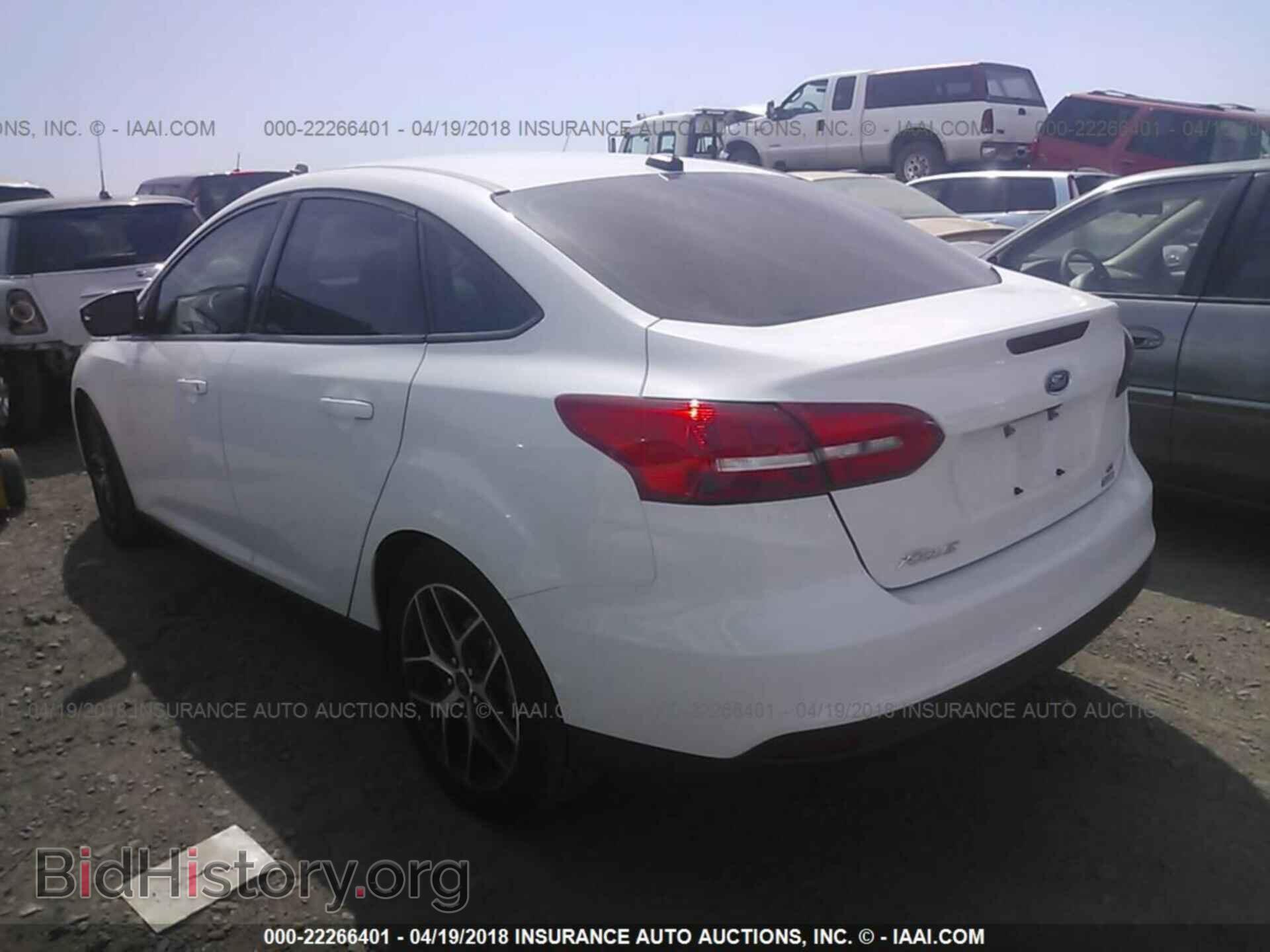 2017 Ford Focus - VIN: 1FADP3FE1HL314743 - Photo 3