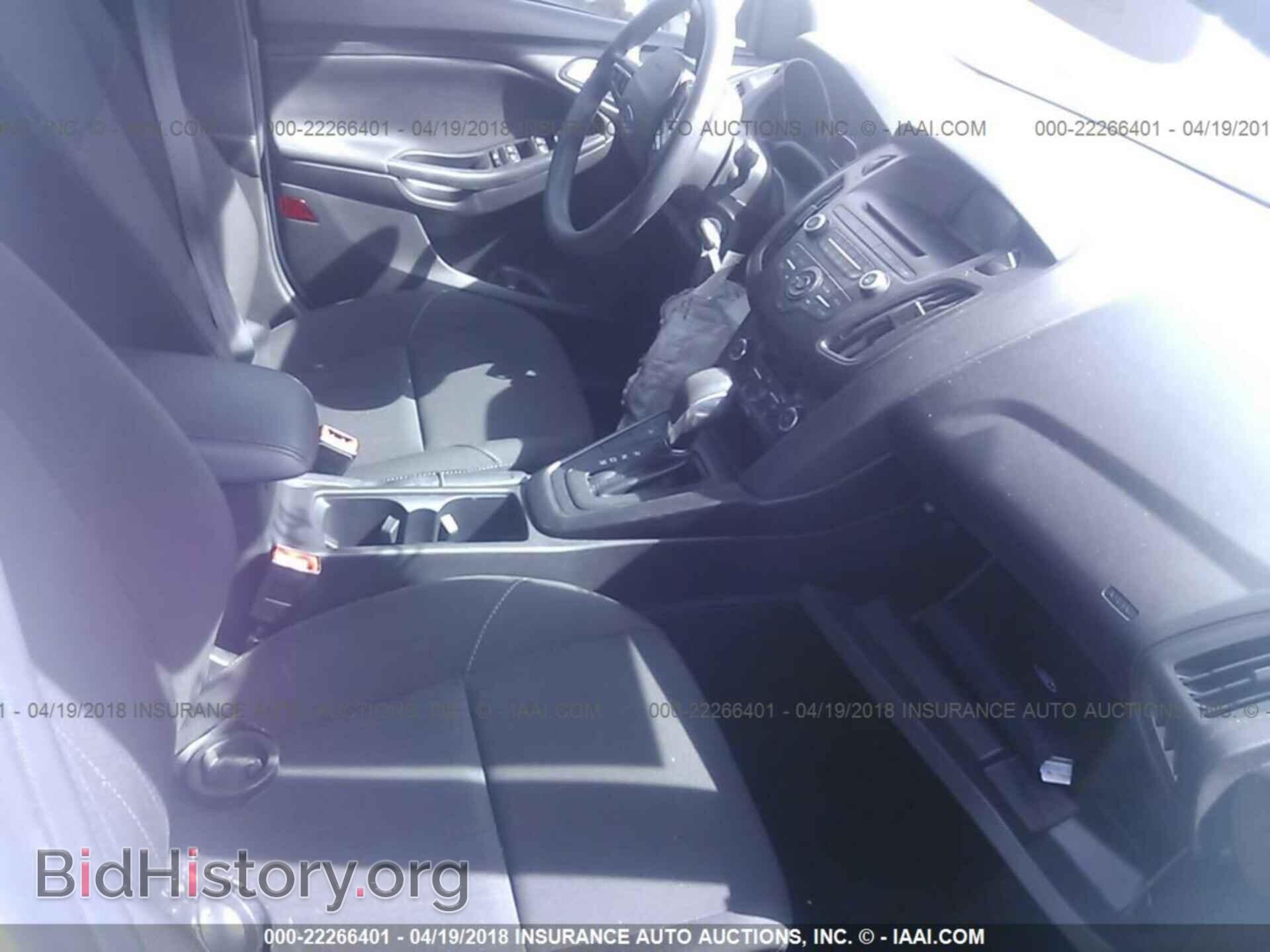 2017 Ford Focus - VIN: 1FADP3FE1HL314743 - Photo 5