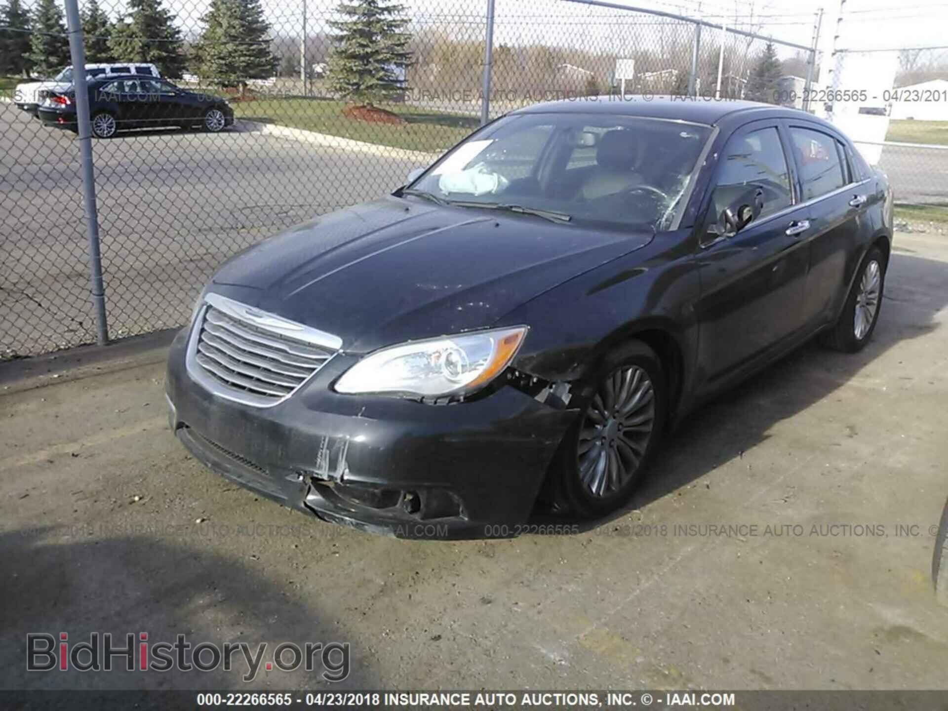 2013 Chrysler 200 - VIN: 1C3CCBCG1DN747192 - Фото 2