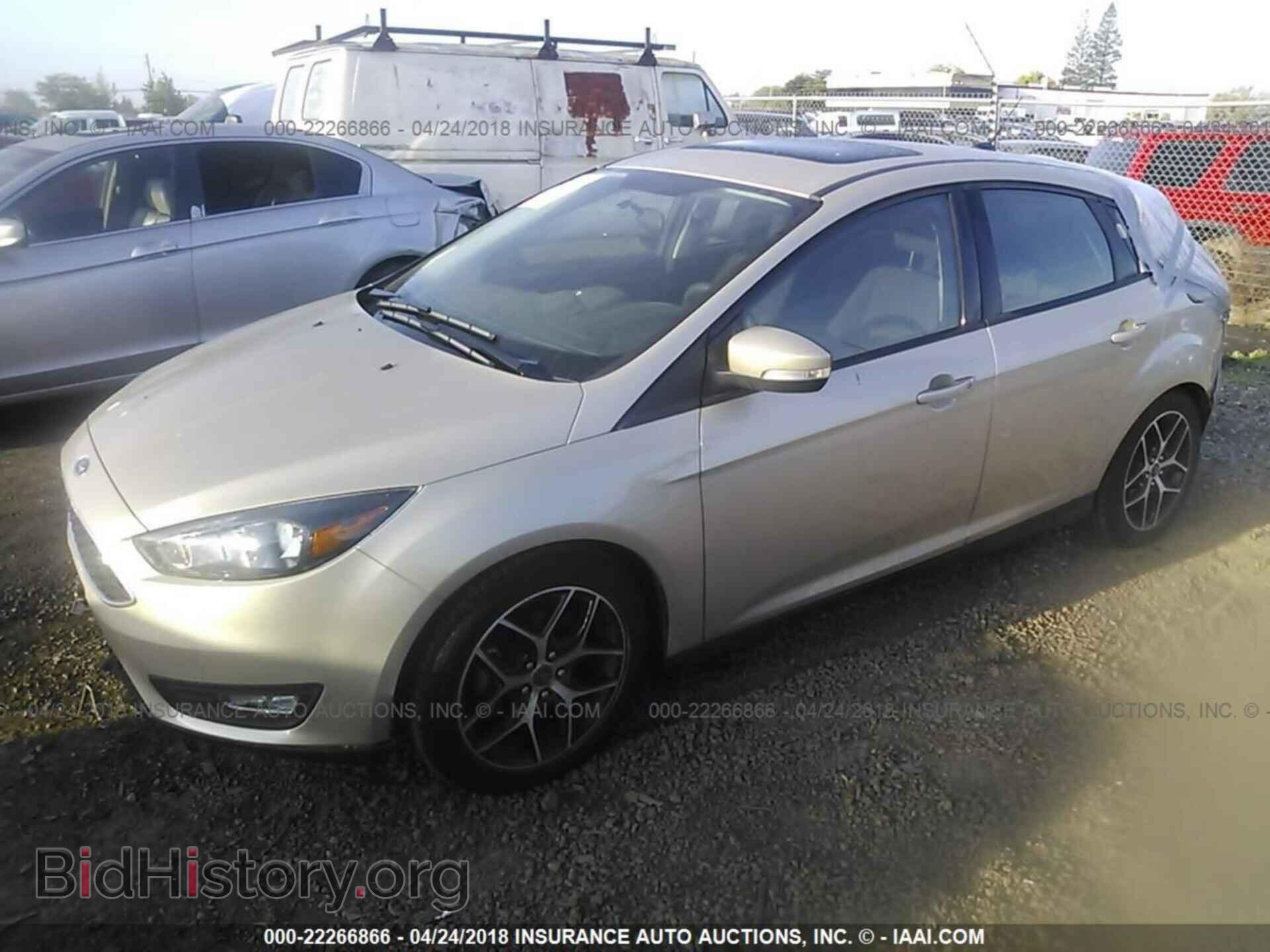 2017 Ford Focus - VIN: 1FADP3M22HL310032 - Photo 2