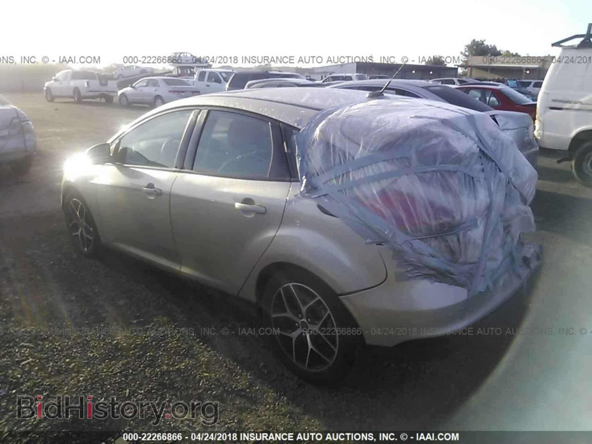 2017 Ford Focus - VIN: 1FADP3M22HL310032 - Photo 3