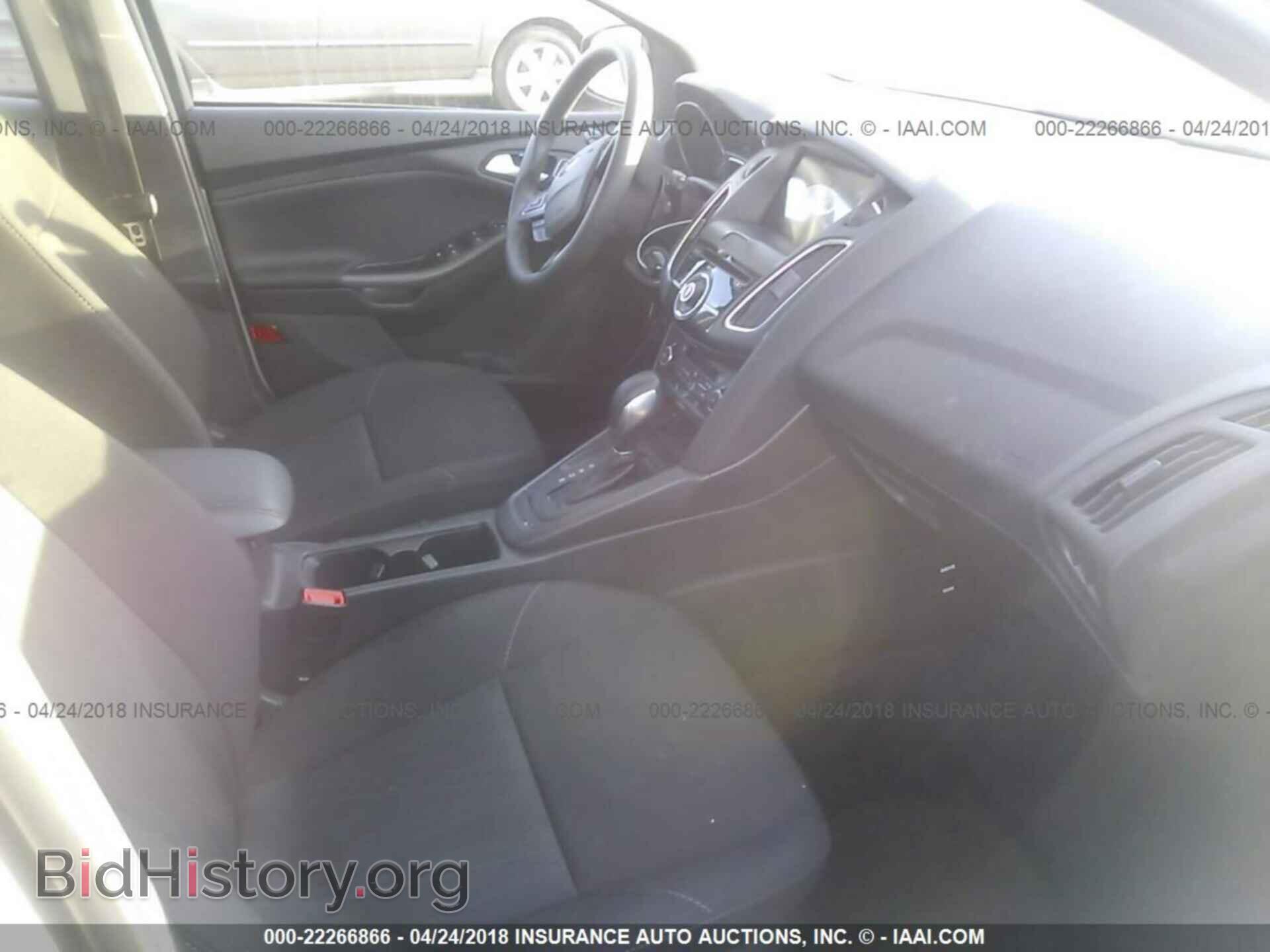 2017 Ford Focus - VIN: 1FADP3M22HL310032 - Photo 5