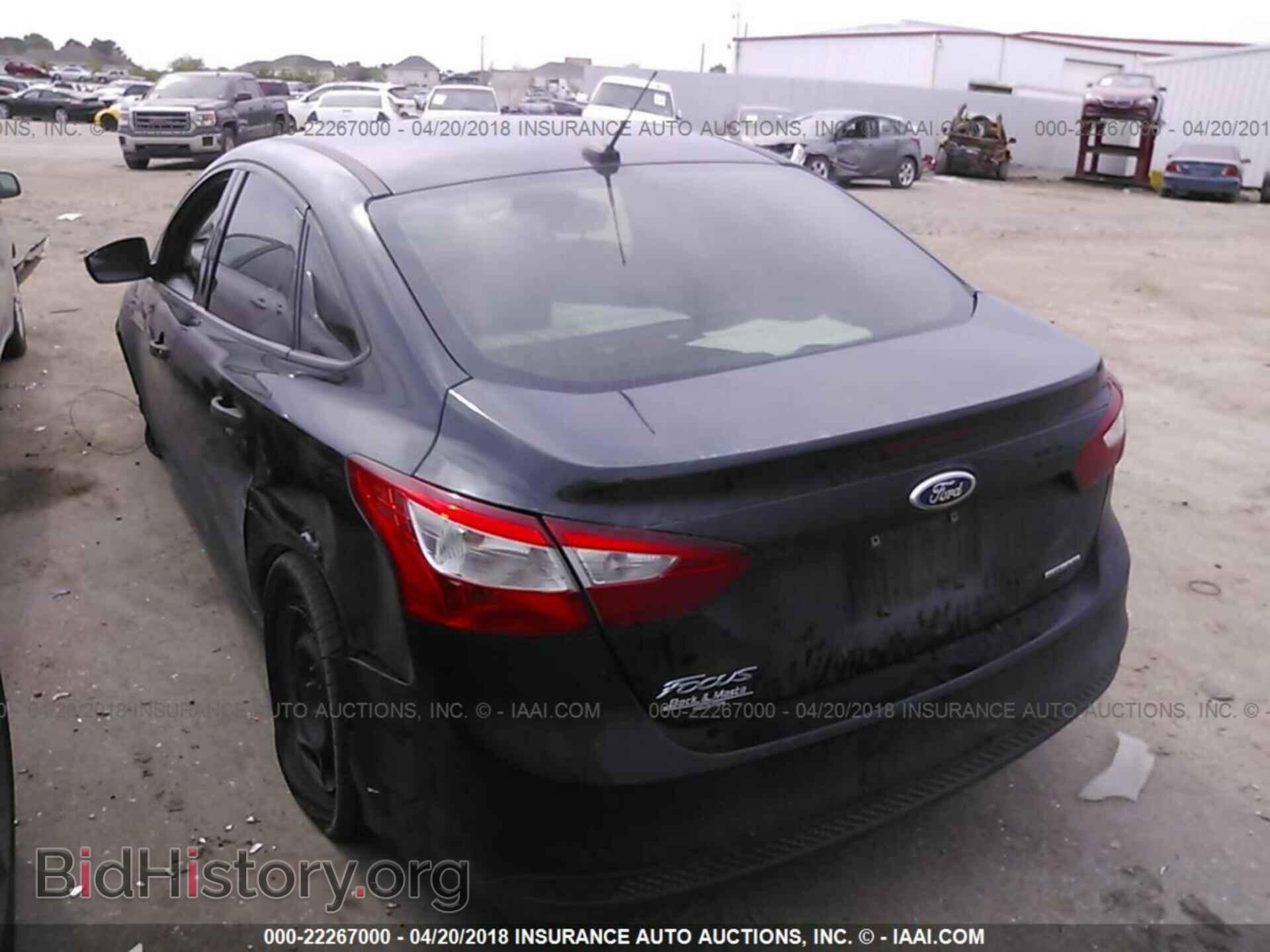 2014 Ford Focus - VIN: 1FADP3E29EL207944 - Фото 3