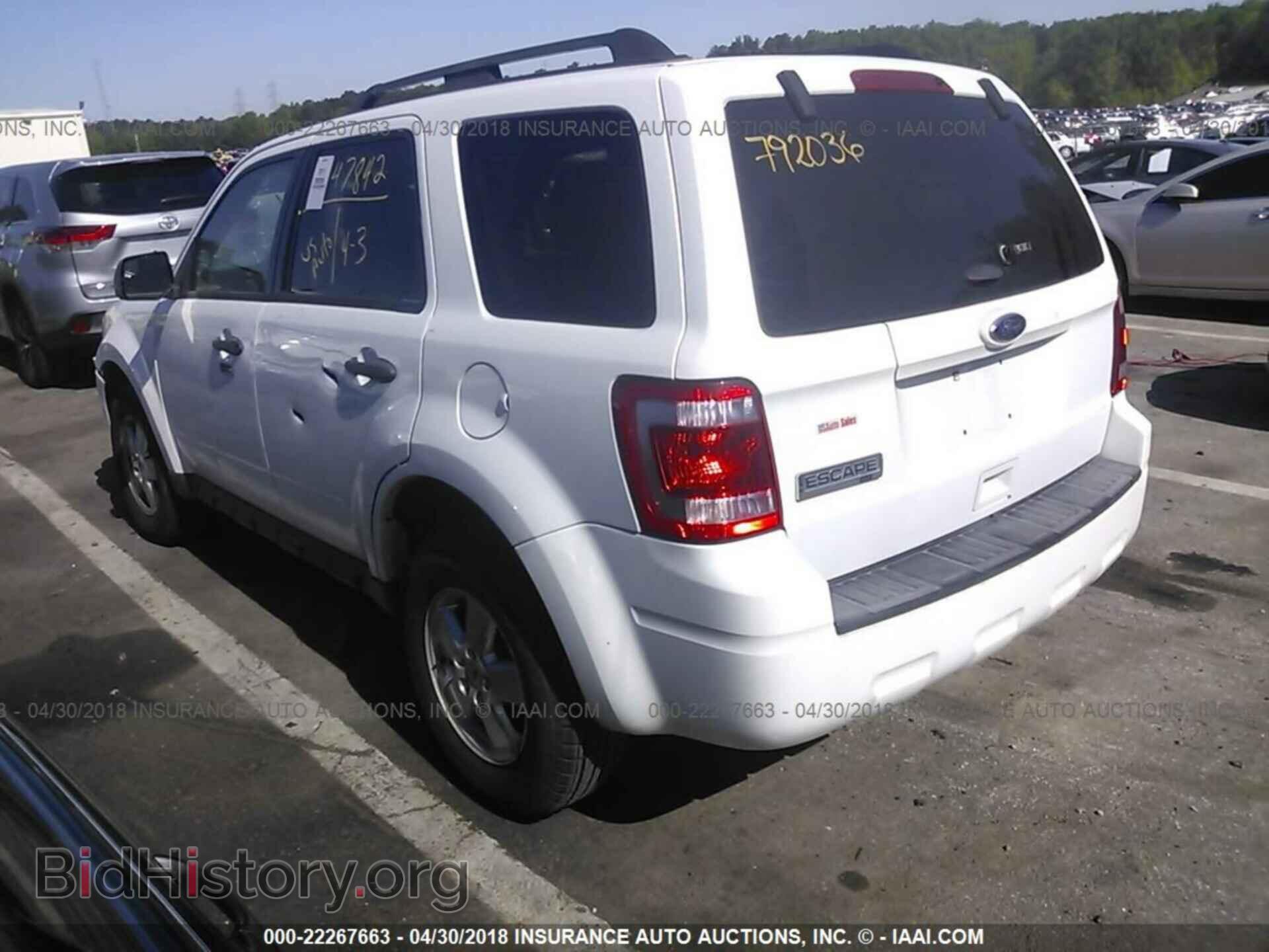 2011 Ford Escape - VIN: 1FMCU0D78BKB47842 - Photo 3