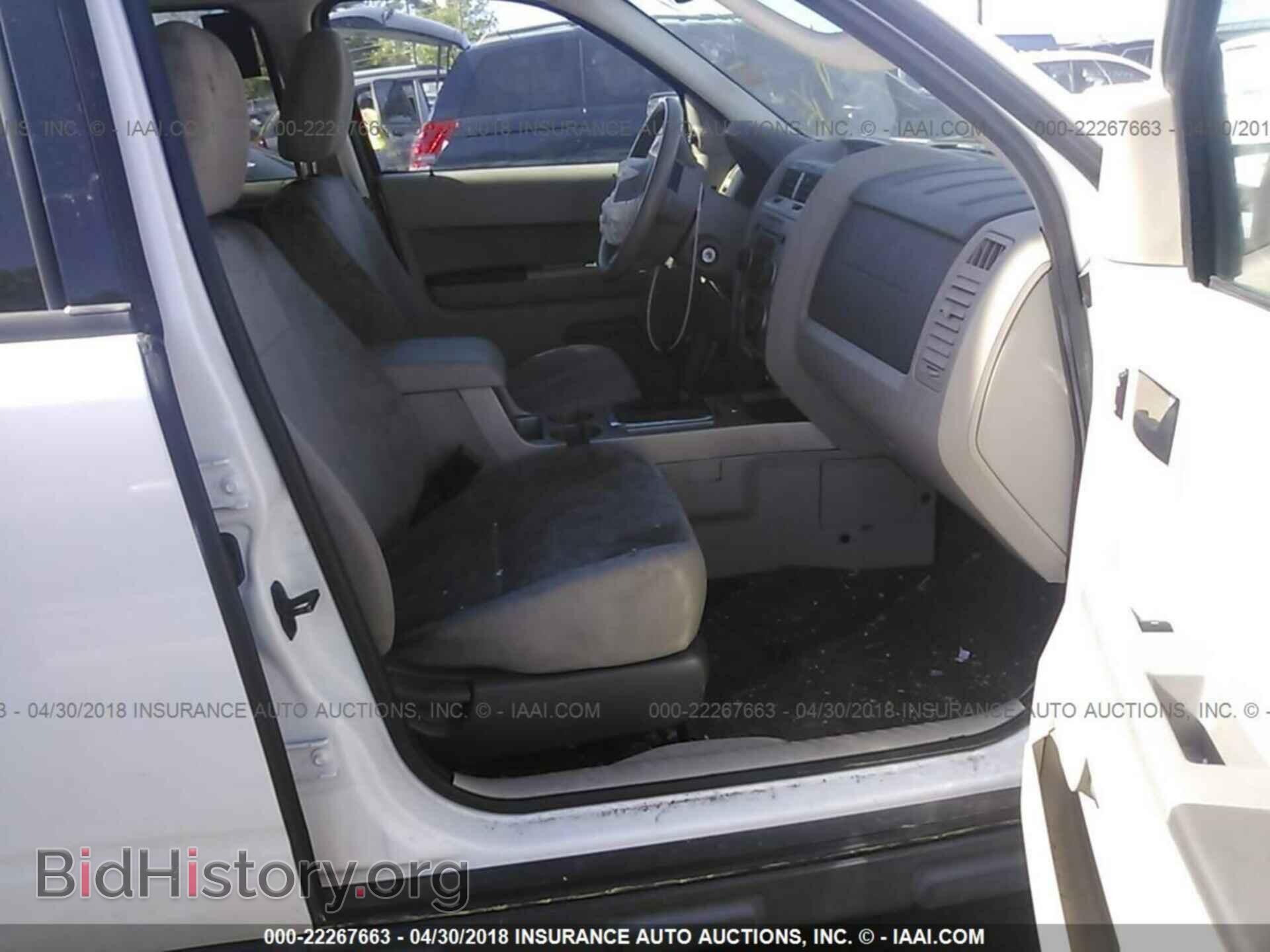 2011 Ford Escape - VIN: 1FMCU0D78BKB47842 - Photo 5