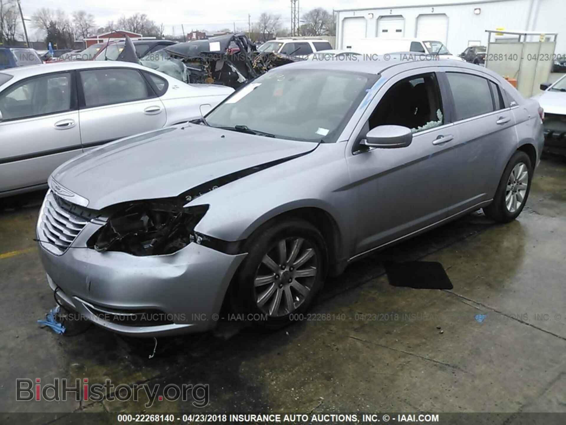 2014 Chrysler 200 - VIN: 1C3CCBBG0EN106246 - Фото 2